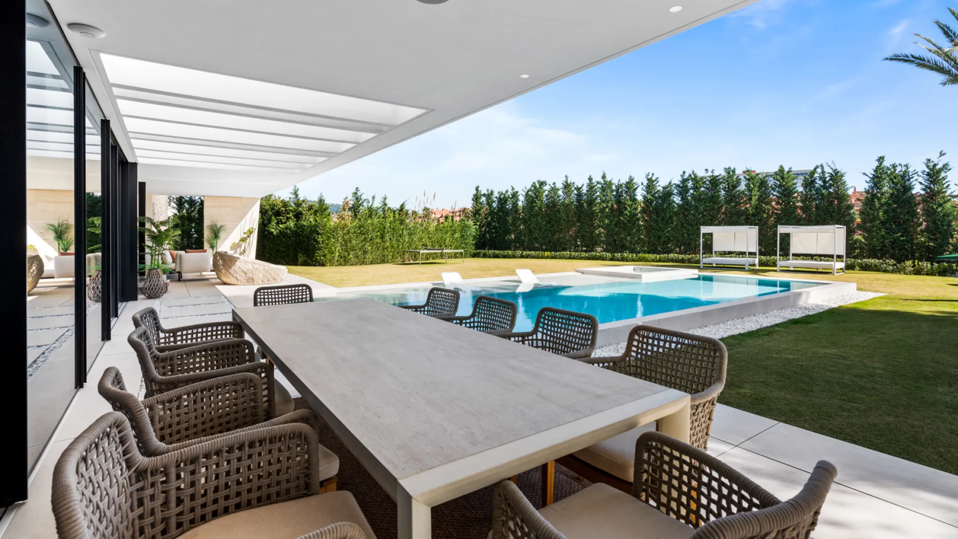 For sale villa in Los Monteros Playa with 6 bedrooms
