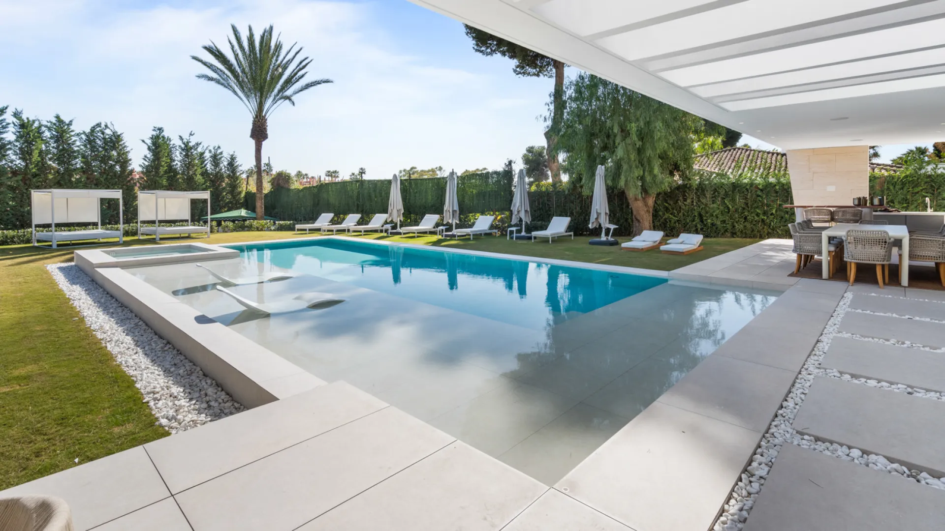 For sale villa in Los Monteros Playa with 6 bedrooms