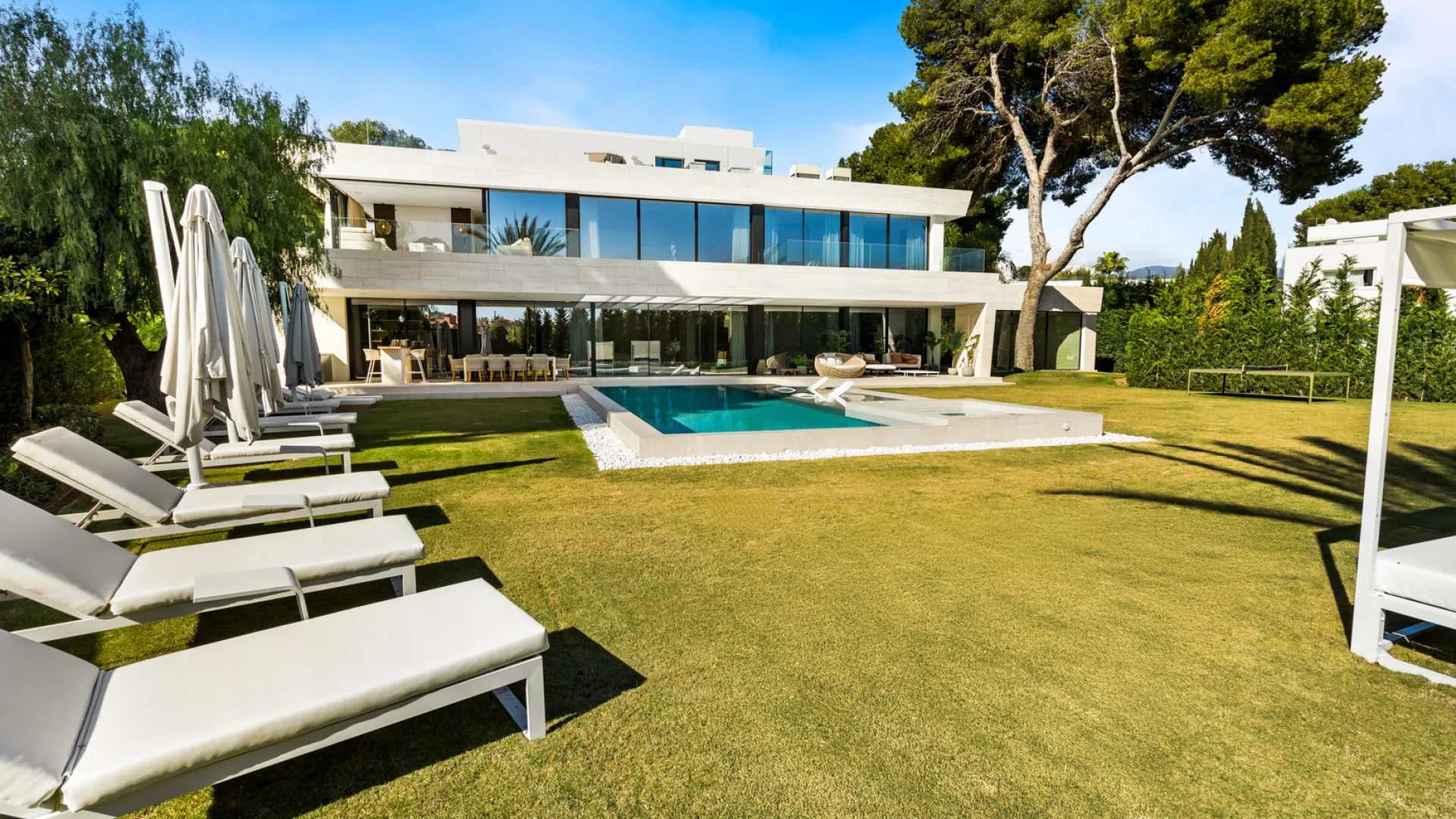 For sale villa in Los Monteros Playa with 6 bedrooms