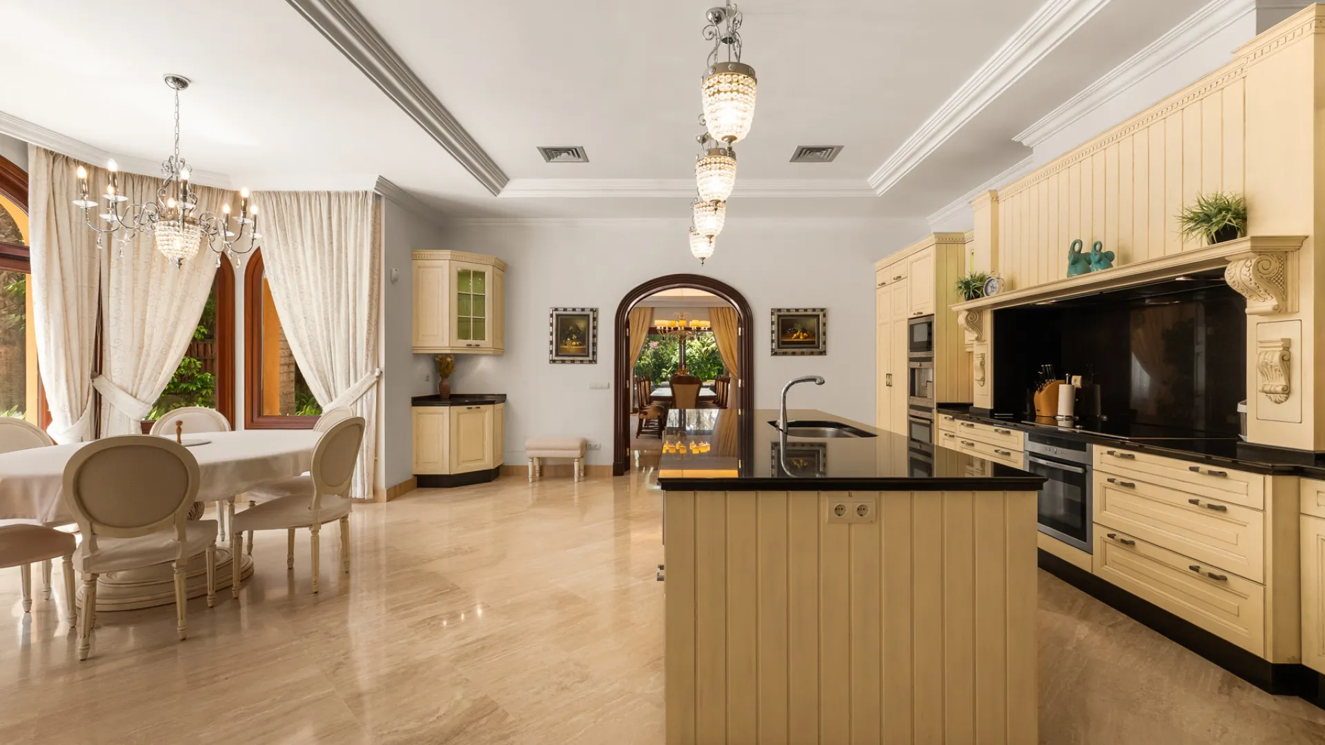 Guadalmina Baja, villa en venta de 8 dormitorios