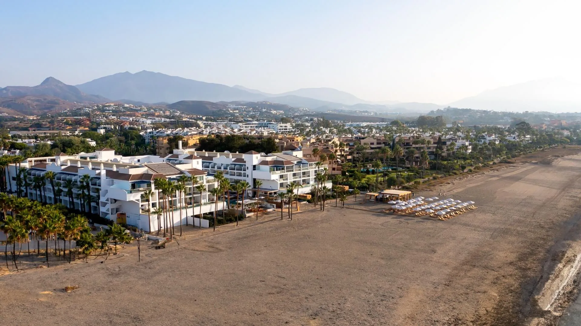 Villa con 4 dormitorios en venta en Selwo