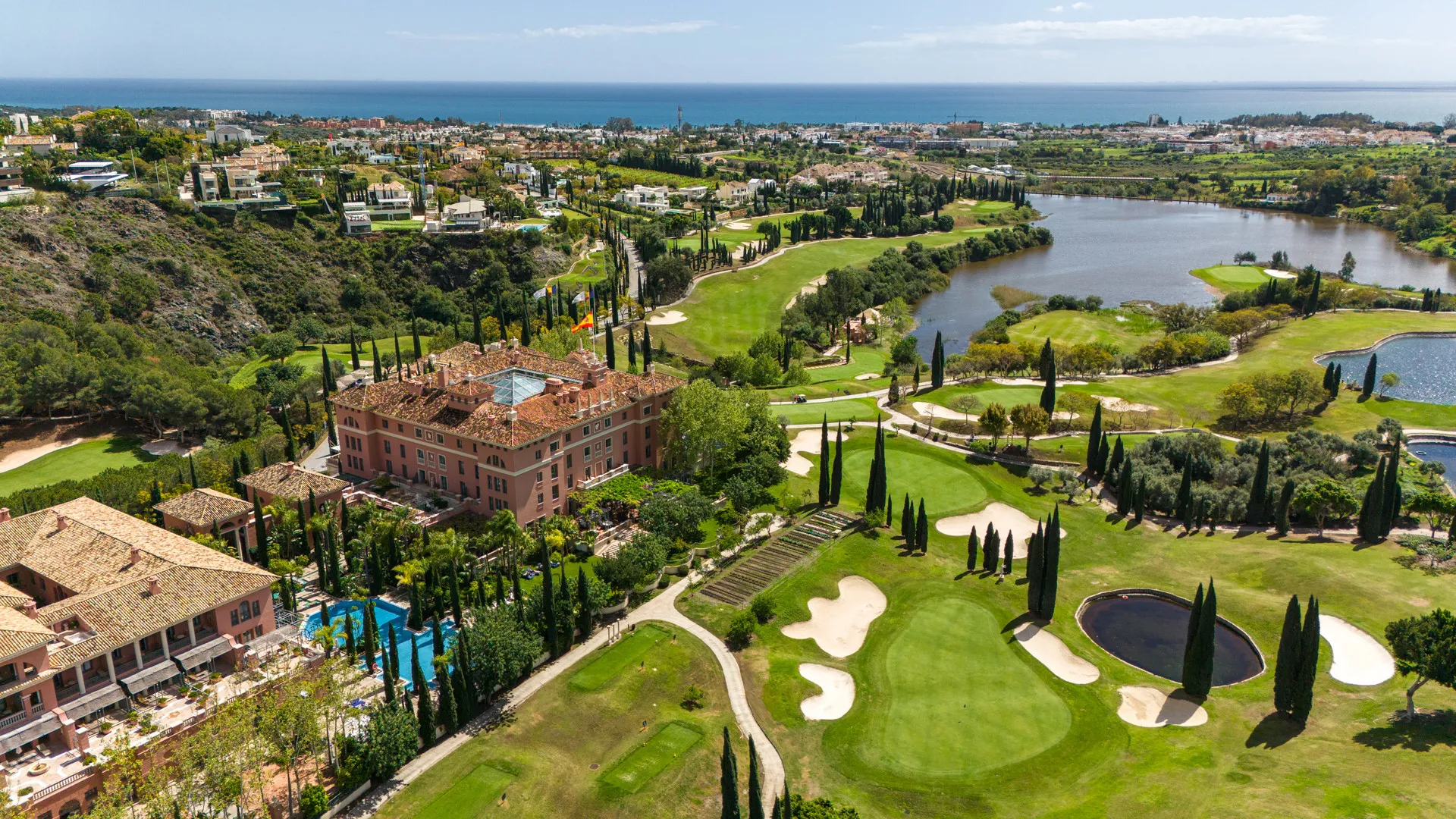 Villa con 4 dormitorios en venta en Selwo
