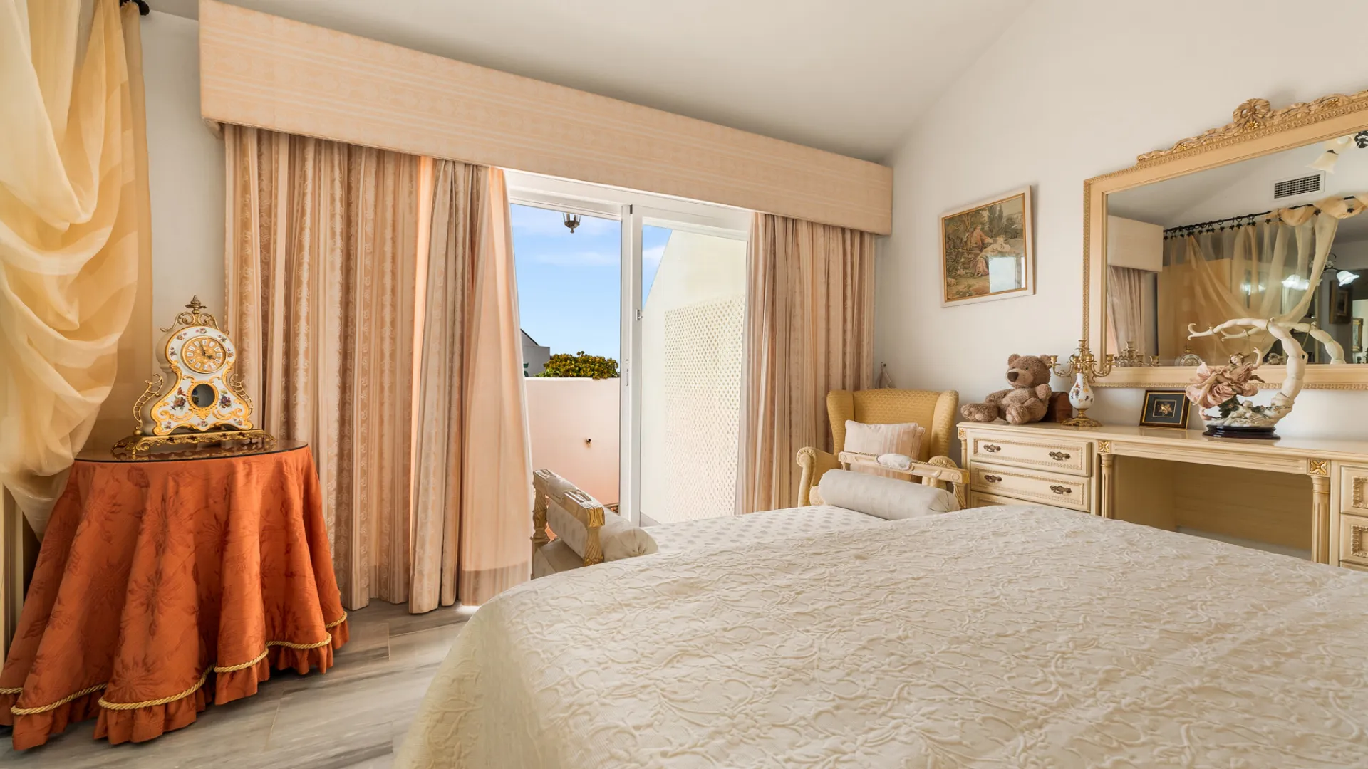 Atico duplex en venta en Guadalmina Baja