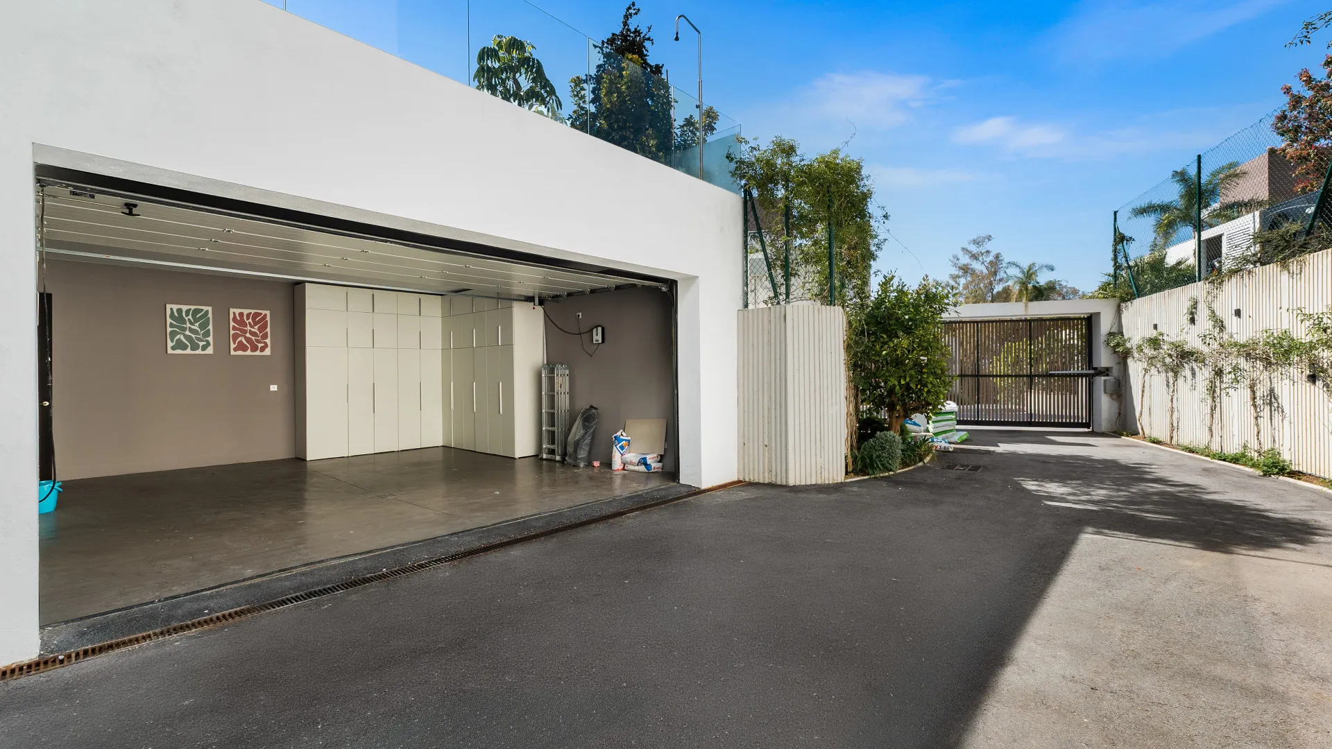 Buy 4 bedrooms villa in Golden Mile