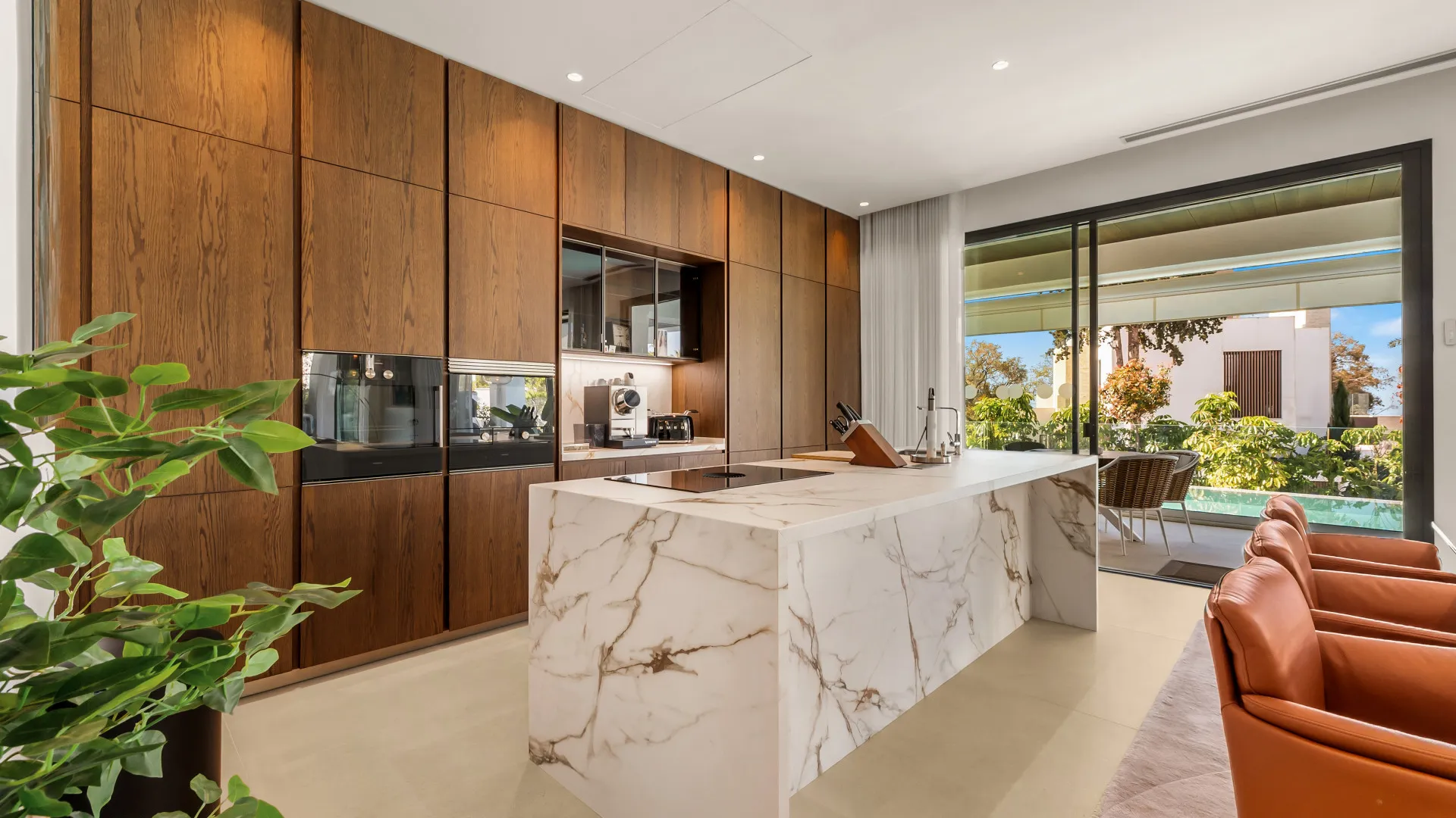 Buy 4 bedrooms villa in Golden Mile