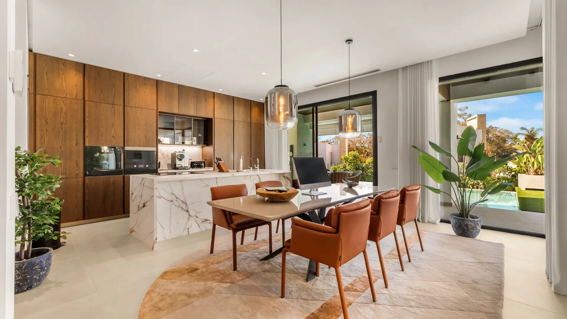 Buy 4 bedrooms villa in Golden Mile