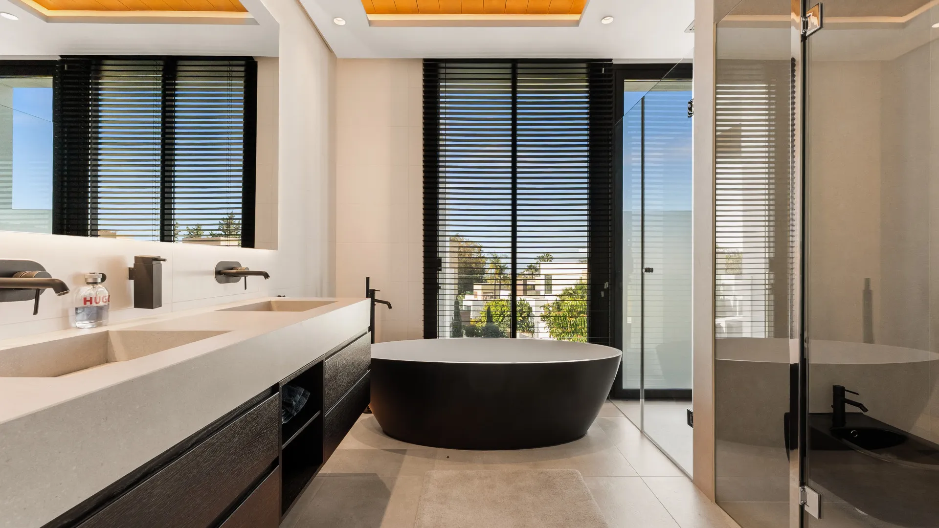 Buy 4 bedrooms villa in Golden Mile