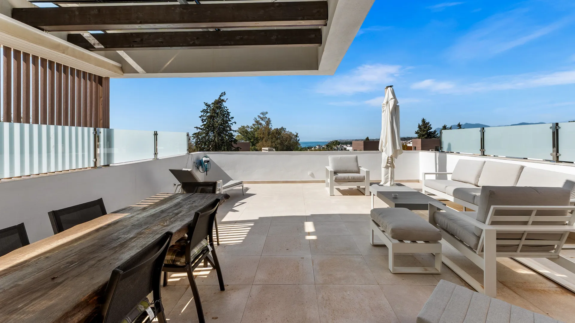 Buy 4 bedrooms villa in Golden Mile