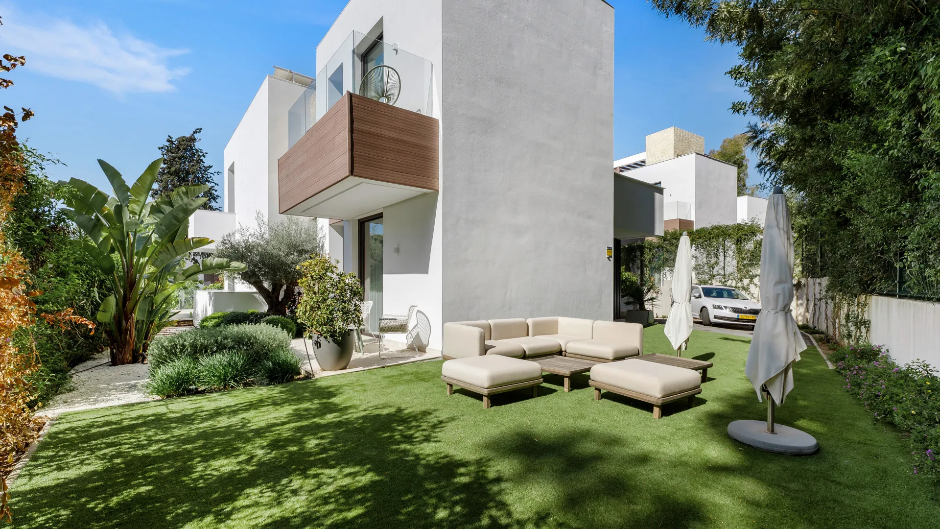 Buy 4 bedrooms villa in Golden Mile