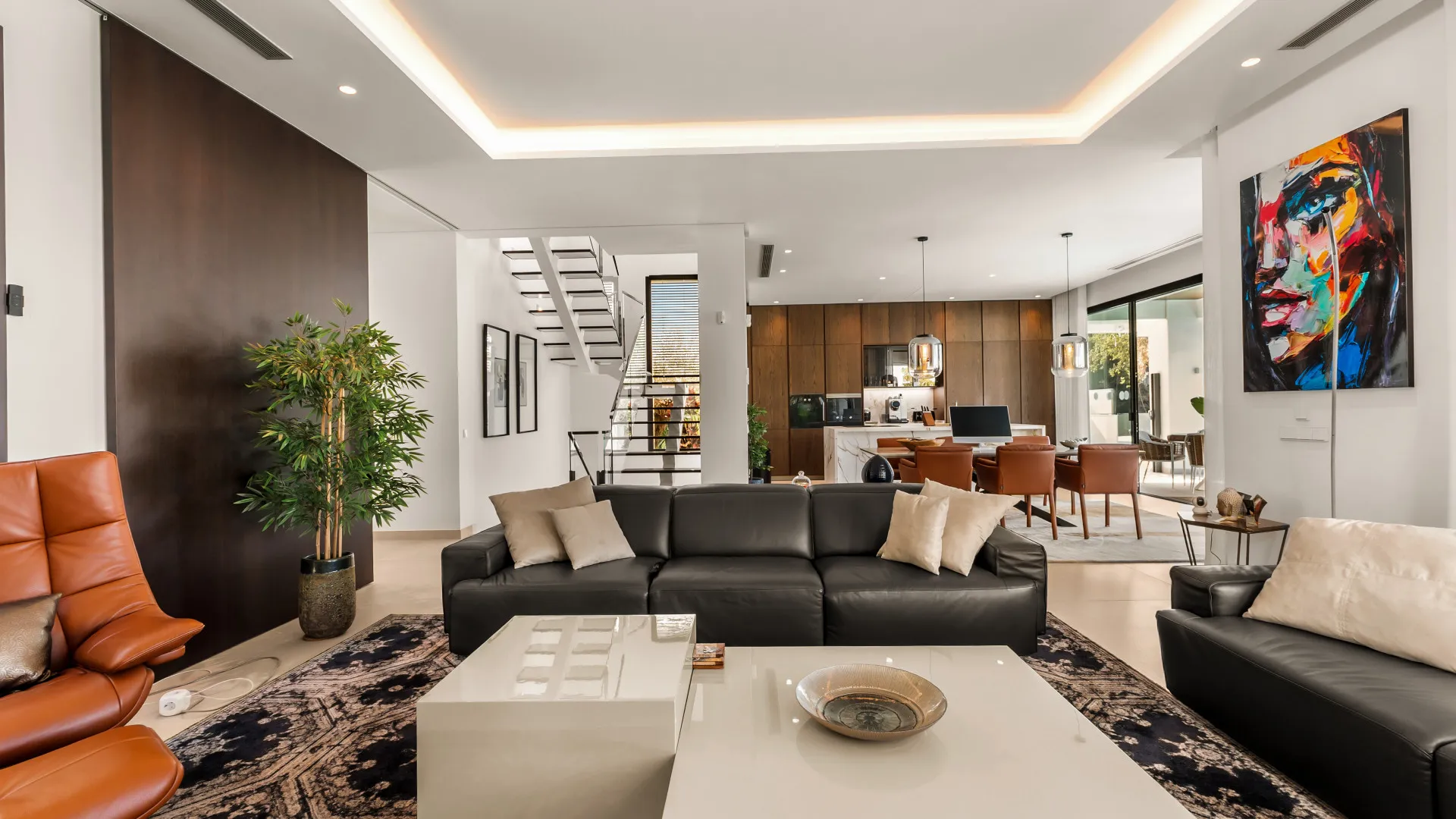 Buy 4 bedrooms villa in Golden Mile