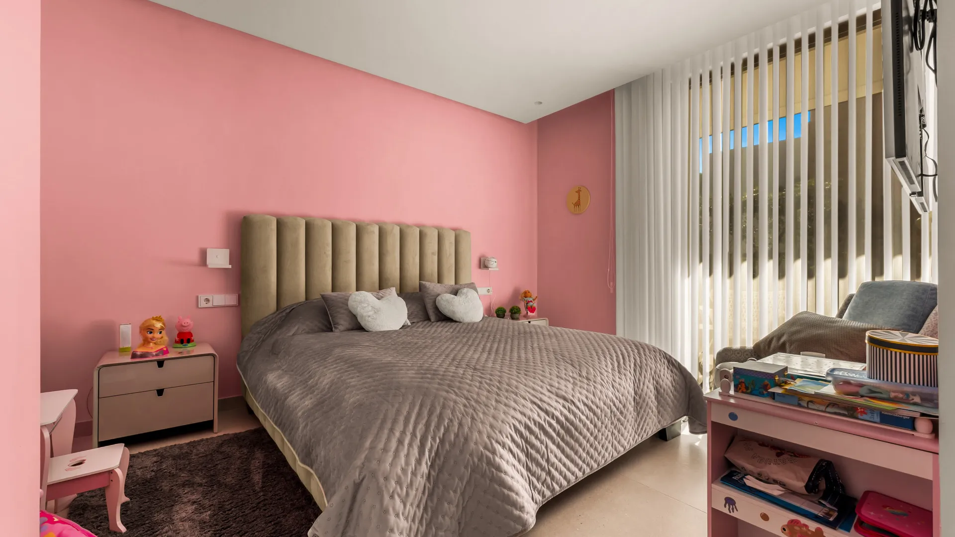 Buy 4 bedrooms villa in Golden Mile