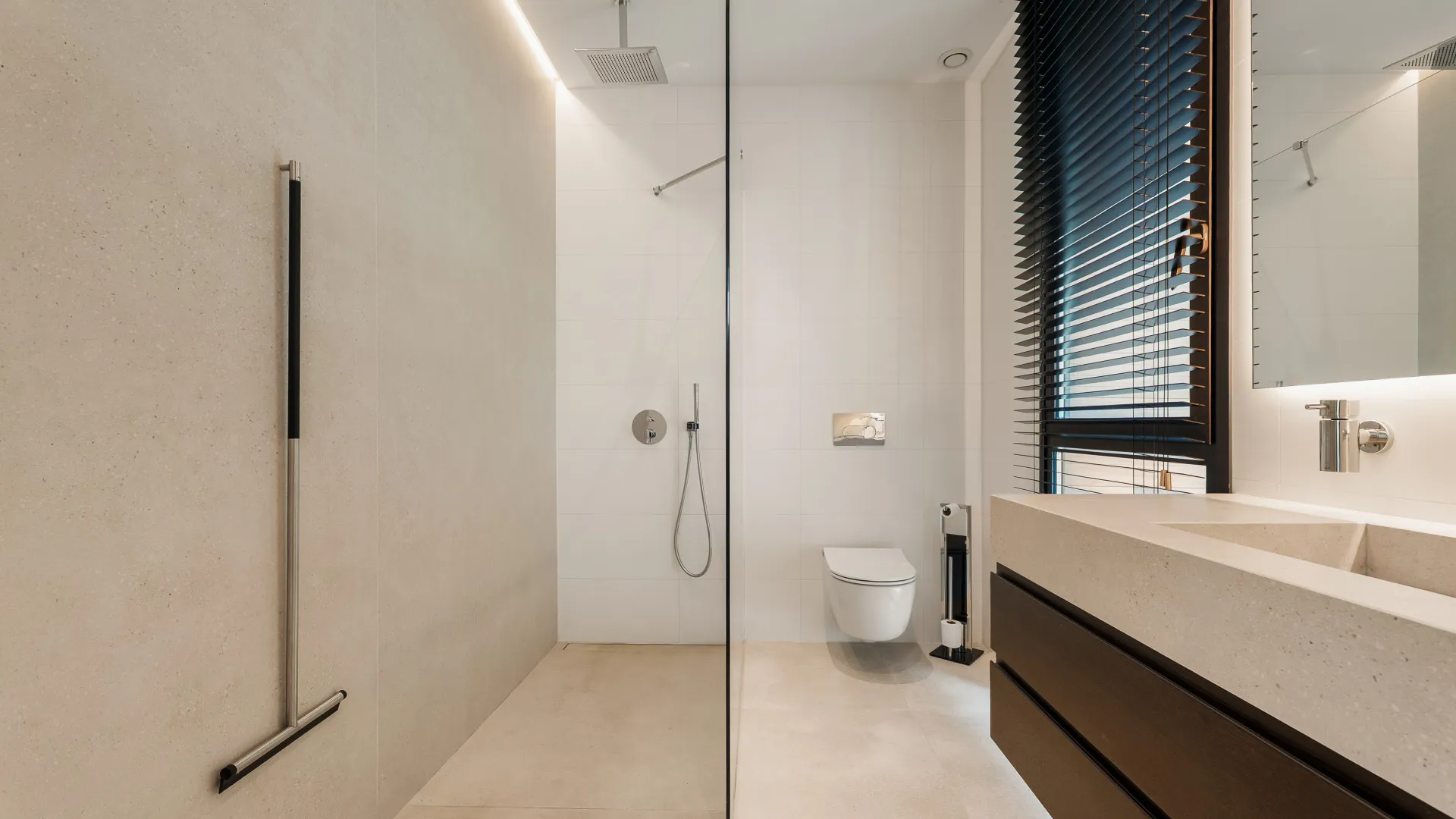 Buy 4 bedrooms villa in Golden Mile