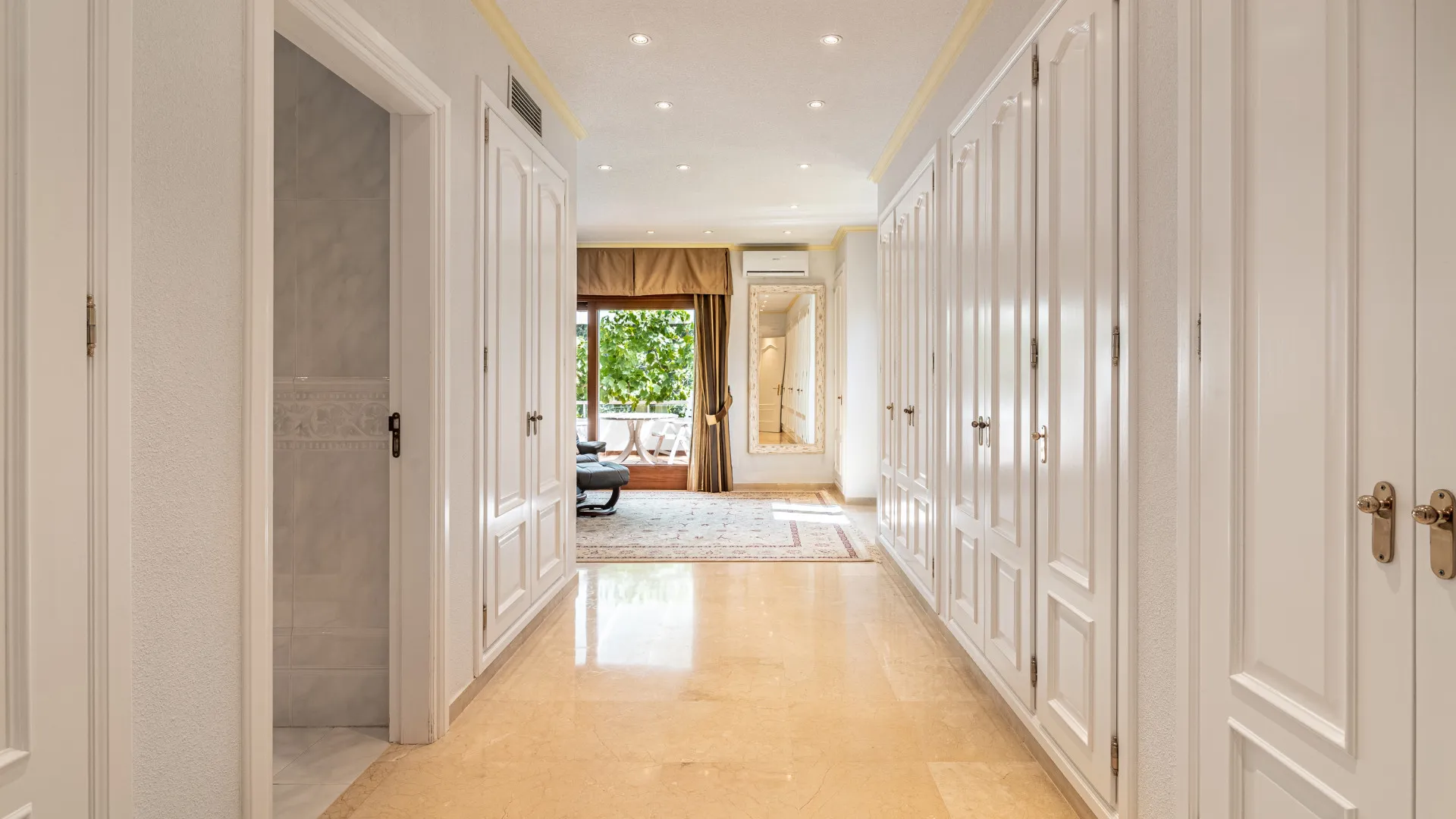 Villa a la venta de 5 dormitorios en New Golden Mile