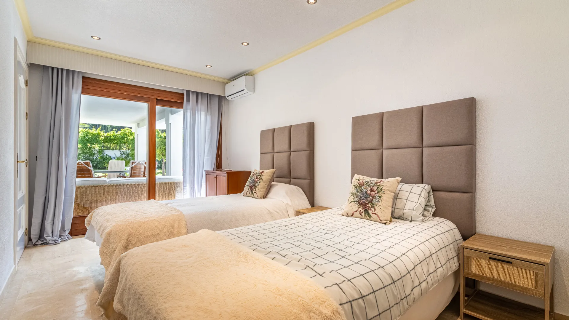 Villa a la venta de 5 dormitorios en New Golden Mile