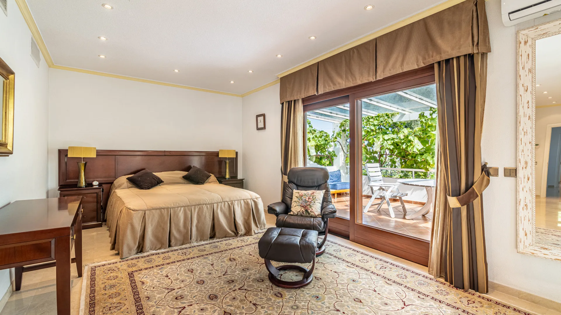 Villa a la venta de 5 dormitorios en New Golden Mile