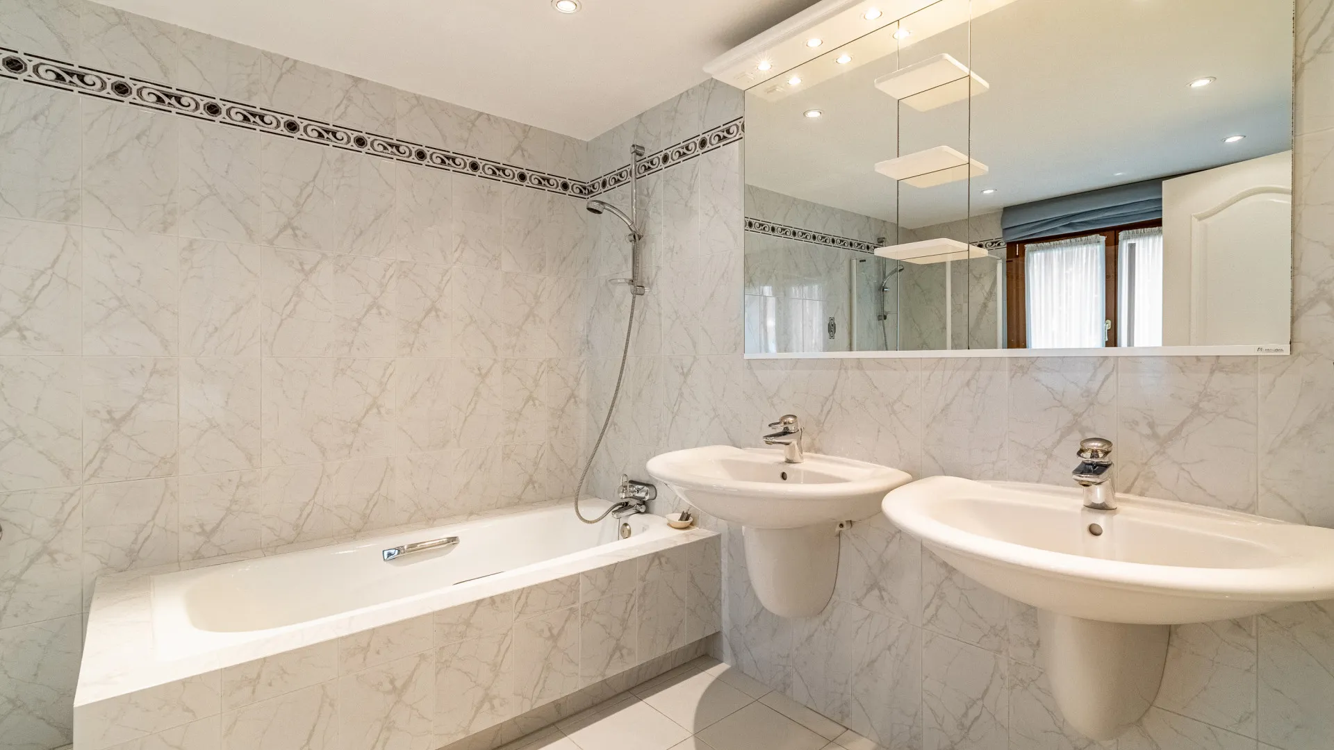 Villa a la venta de 5 dormitorios en New Golden Mile