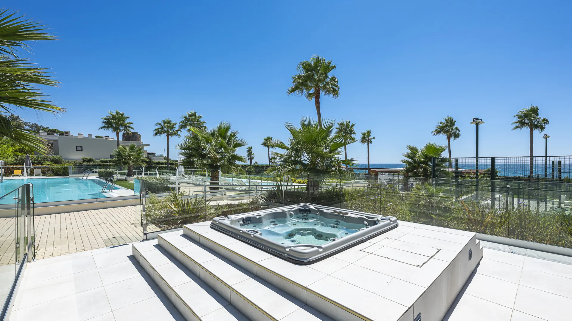 Apartamento con 2 dormitorios en venta en Estepona