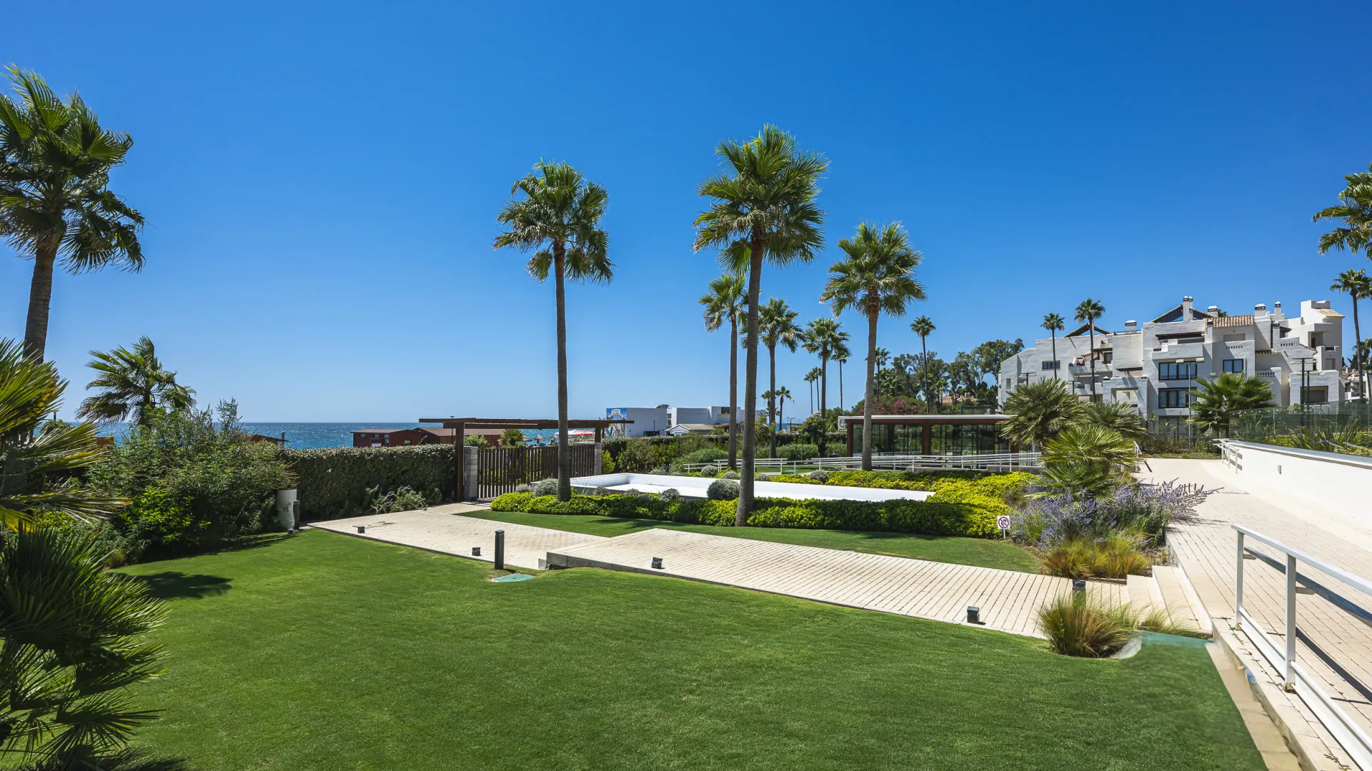 Apartamento con 2 dormitorios en venta en Estepona