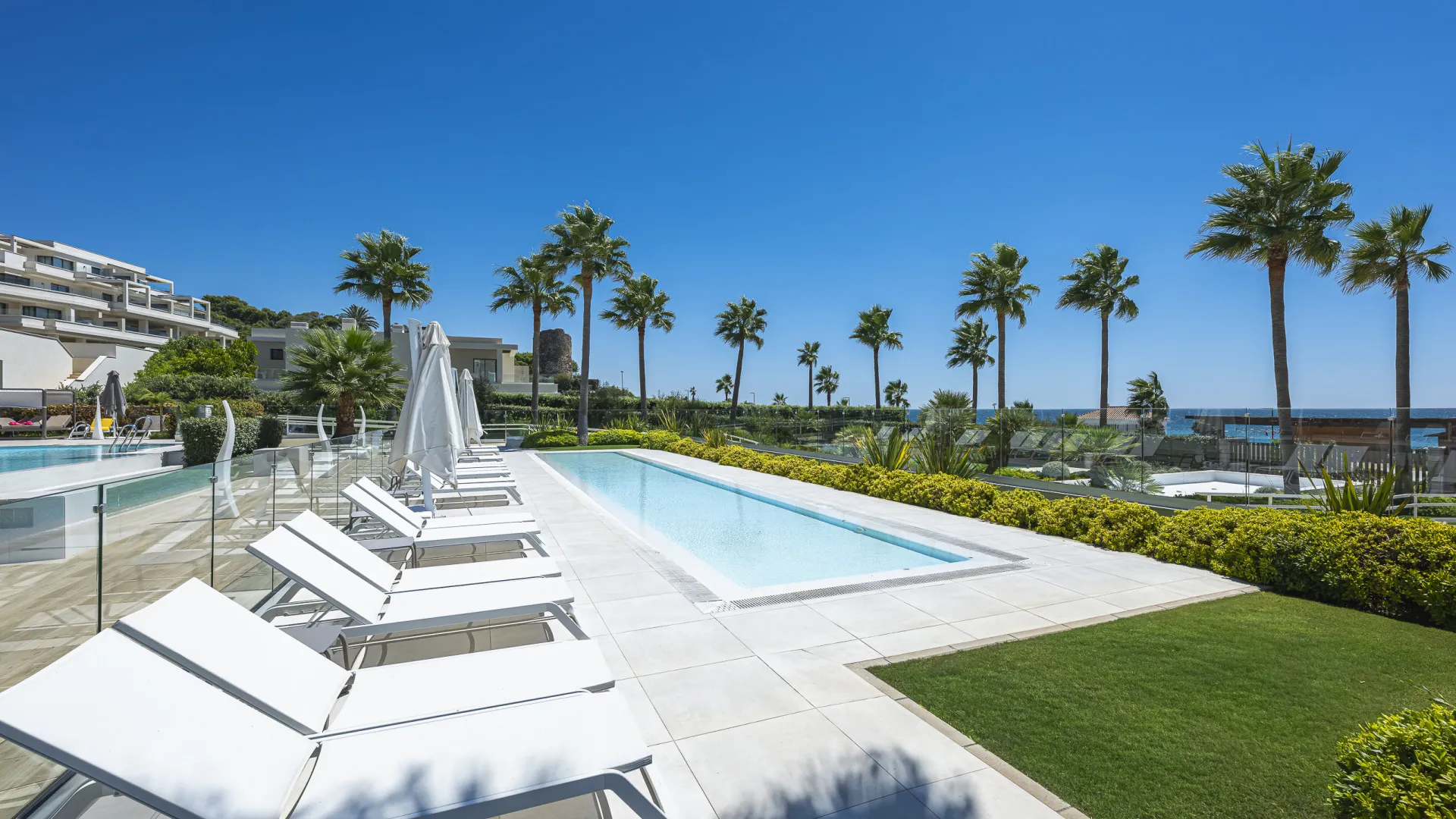 Apartamento con 2 dormitorios en venta en Estepona