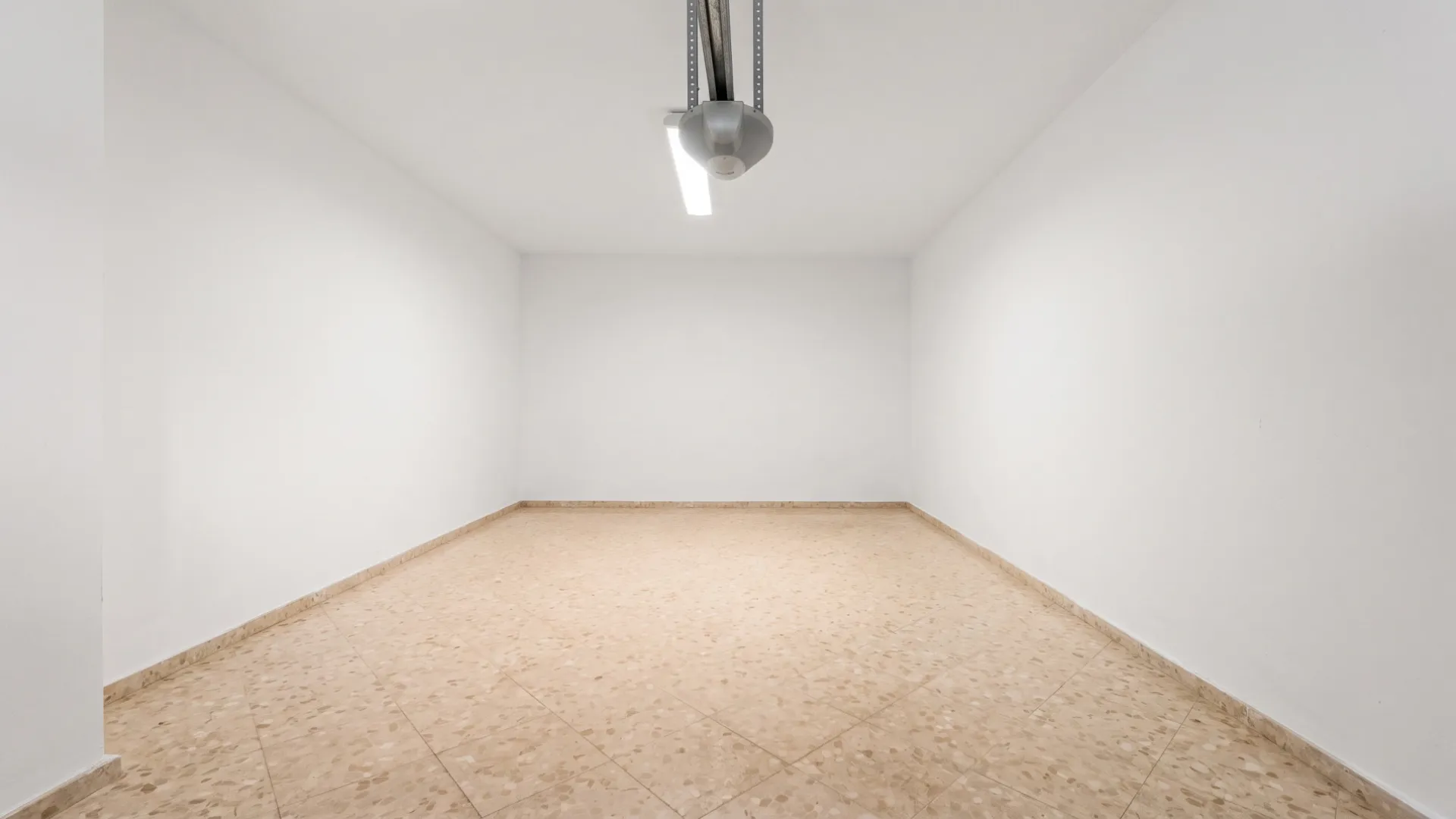4 bedrooms villa for sale in Nueva Andalucia