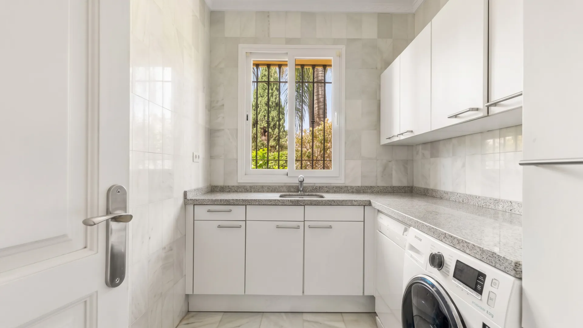 4 bedrooms villa for sale in Nueva Andalucia