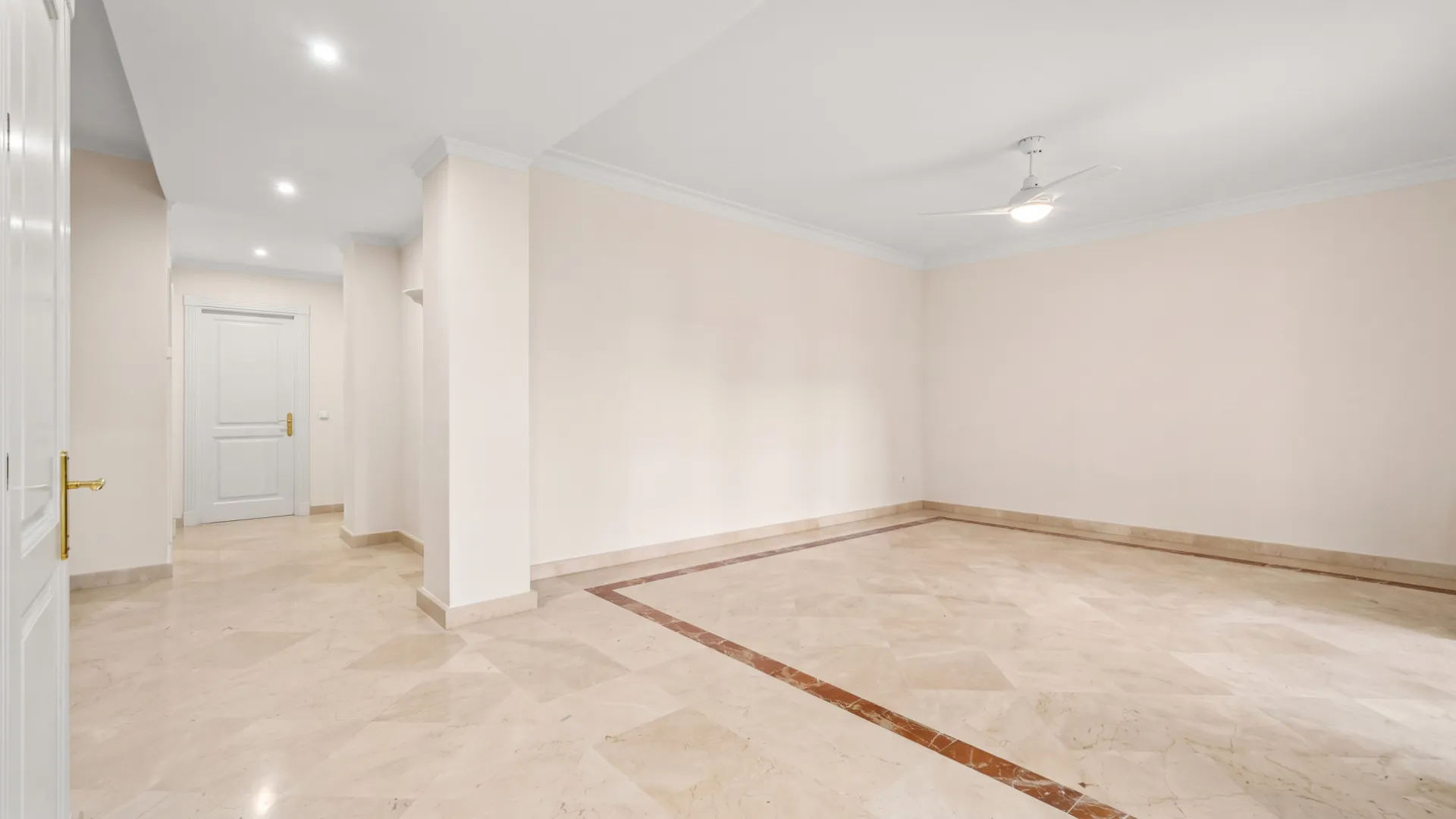 4 bedrooms villa for sale in Nueva Andalucia