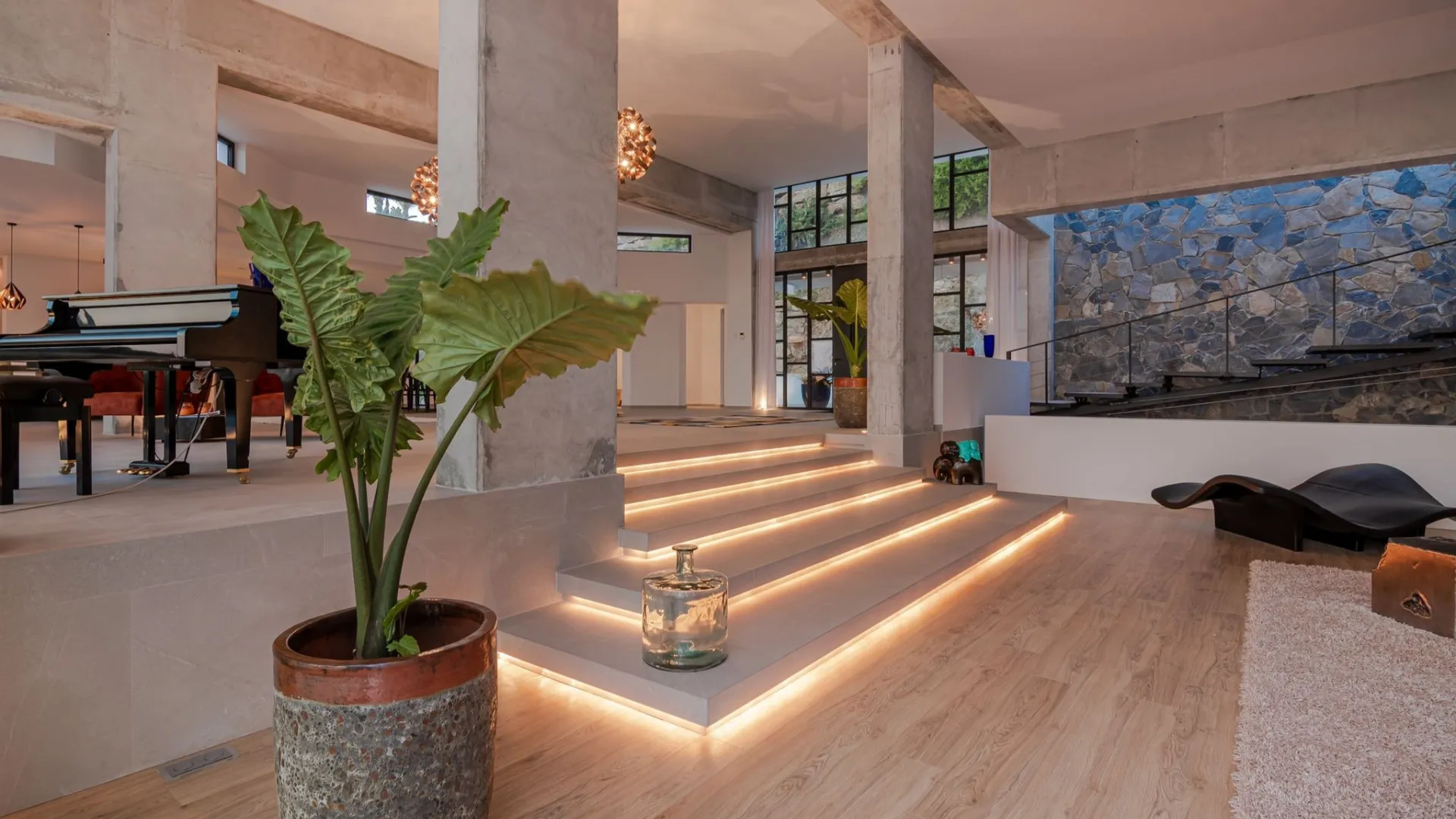 For sale Paraiso Alto villa with 6 bedrooms