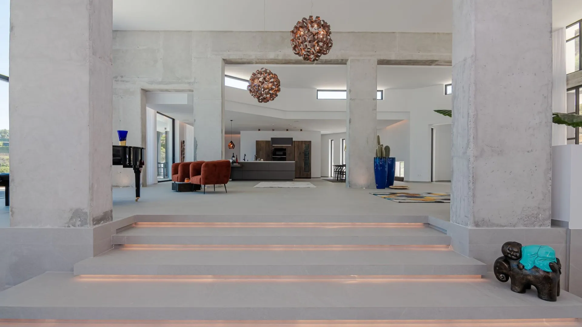 For sale Paraiso Alto villa with 6 bedrooms