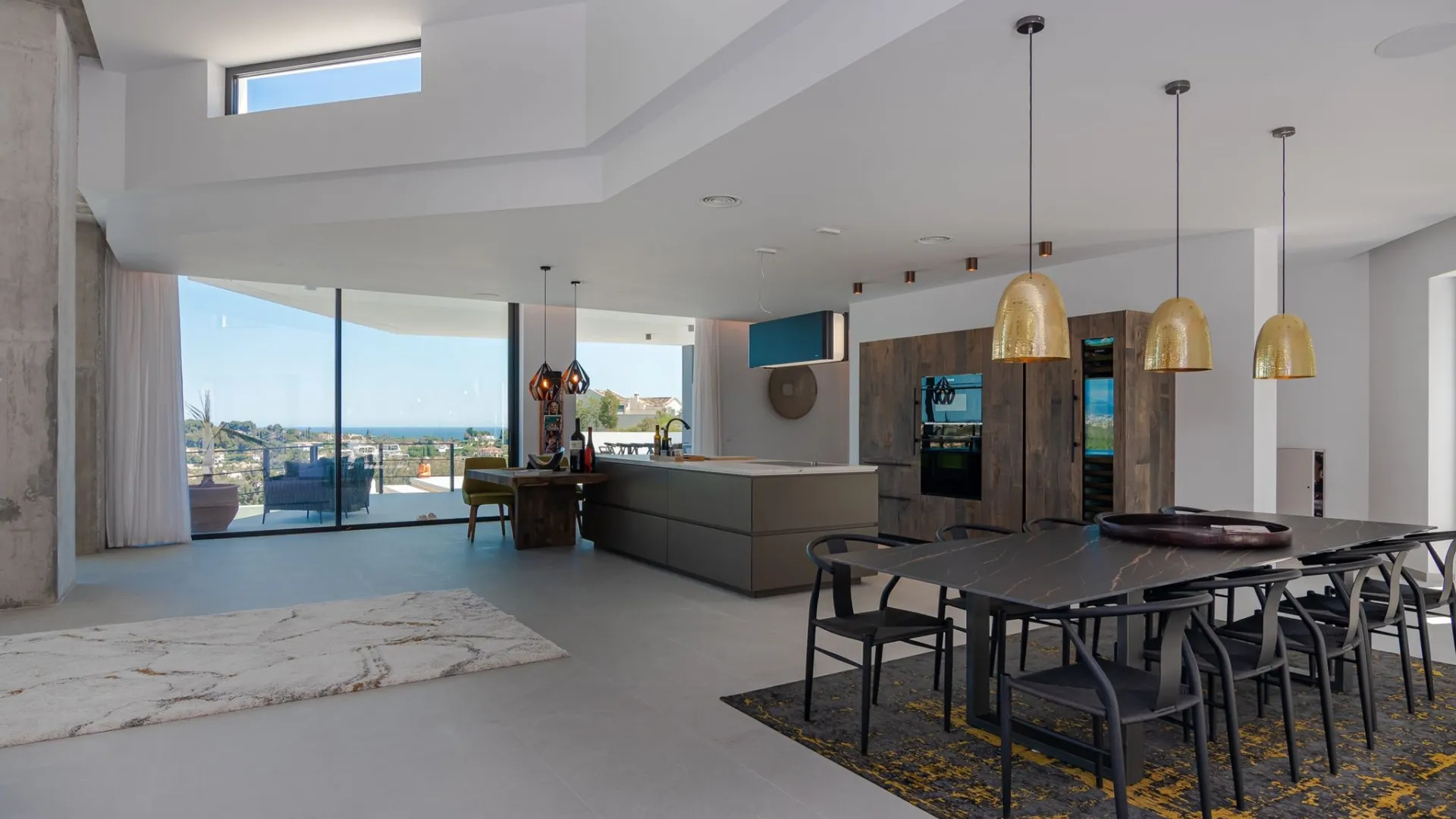 For sale Paraiso Alto villa with 6 bedrooms
