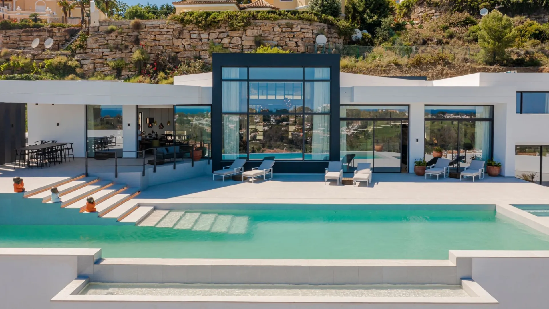 For sale Paraiso Alto villa with 6 bedrooms