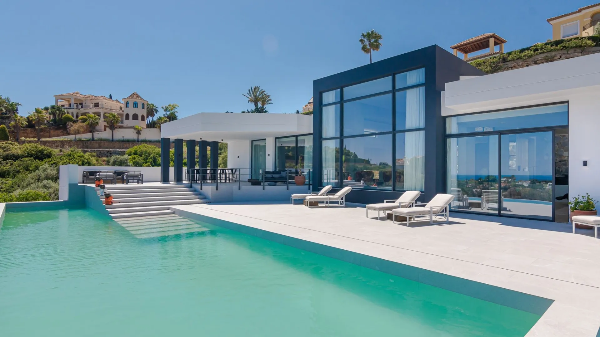 For sale Paraiso Alto villa with 6 bedrooms
