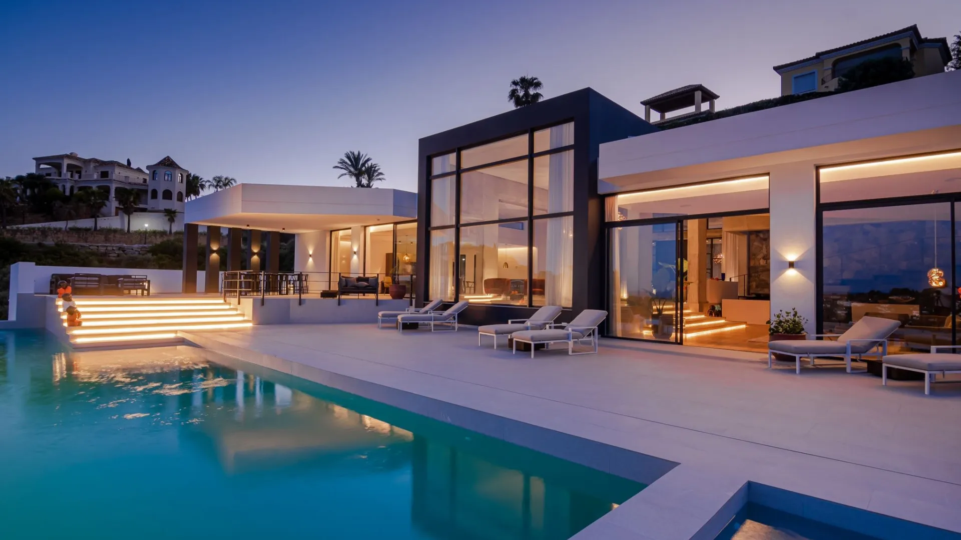 For sale Paraiso Alto villa with 6 bedrooms