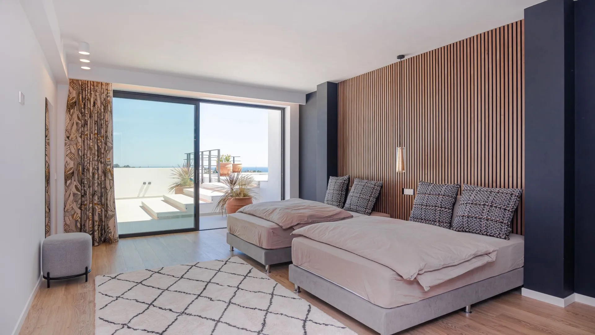 For sale Paraiso Alto villa with 6 bedrooms