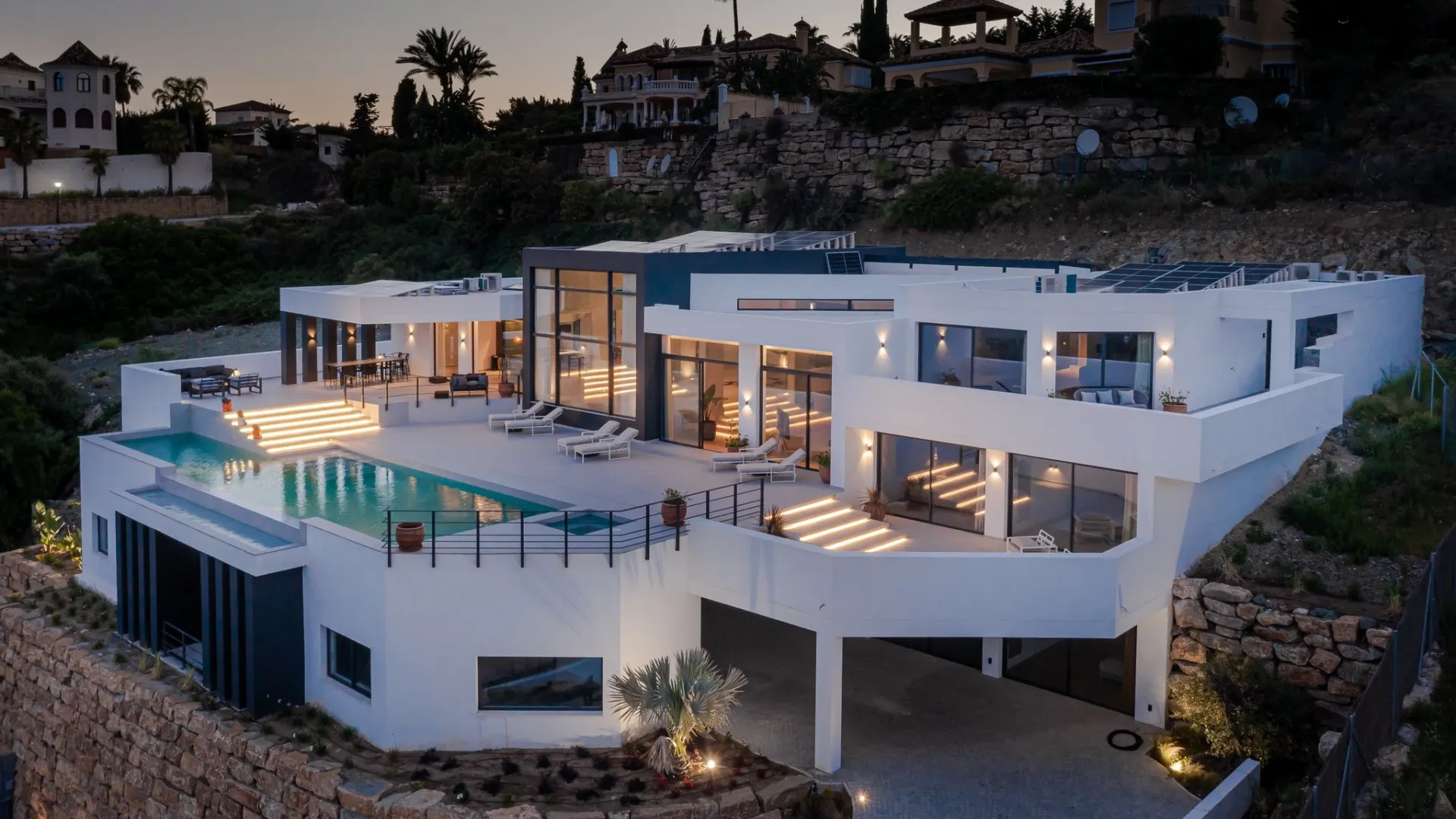For sale Paraiso Alto villa with 6 bedrooms