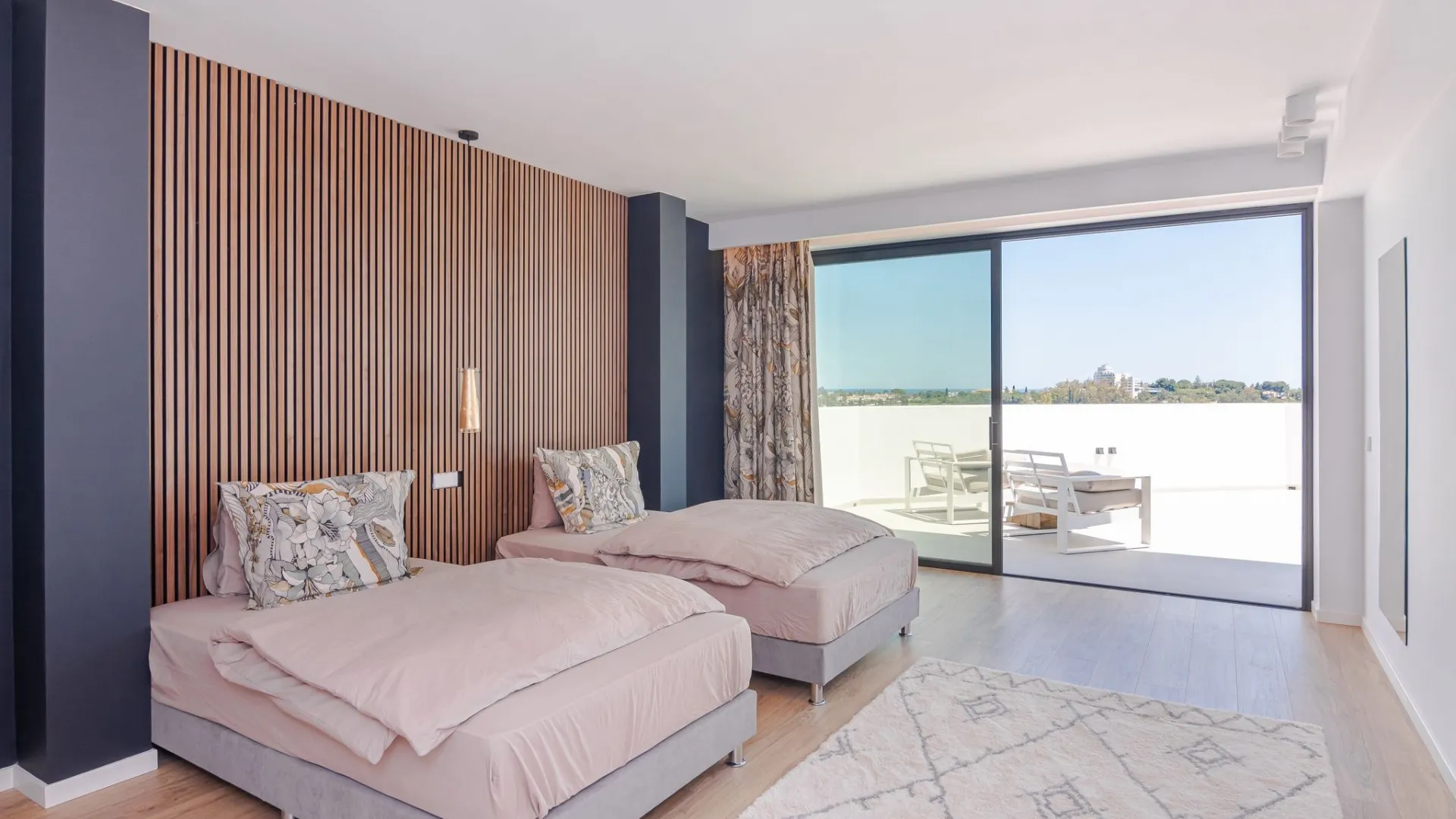 For sale Paraiso Alto villa with 6 bedrooms