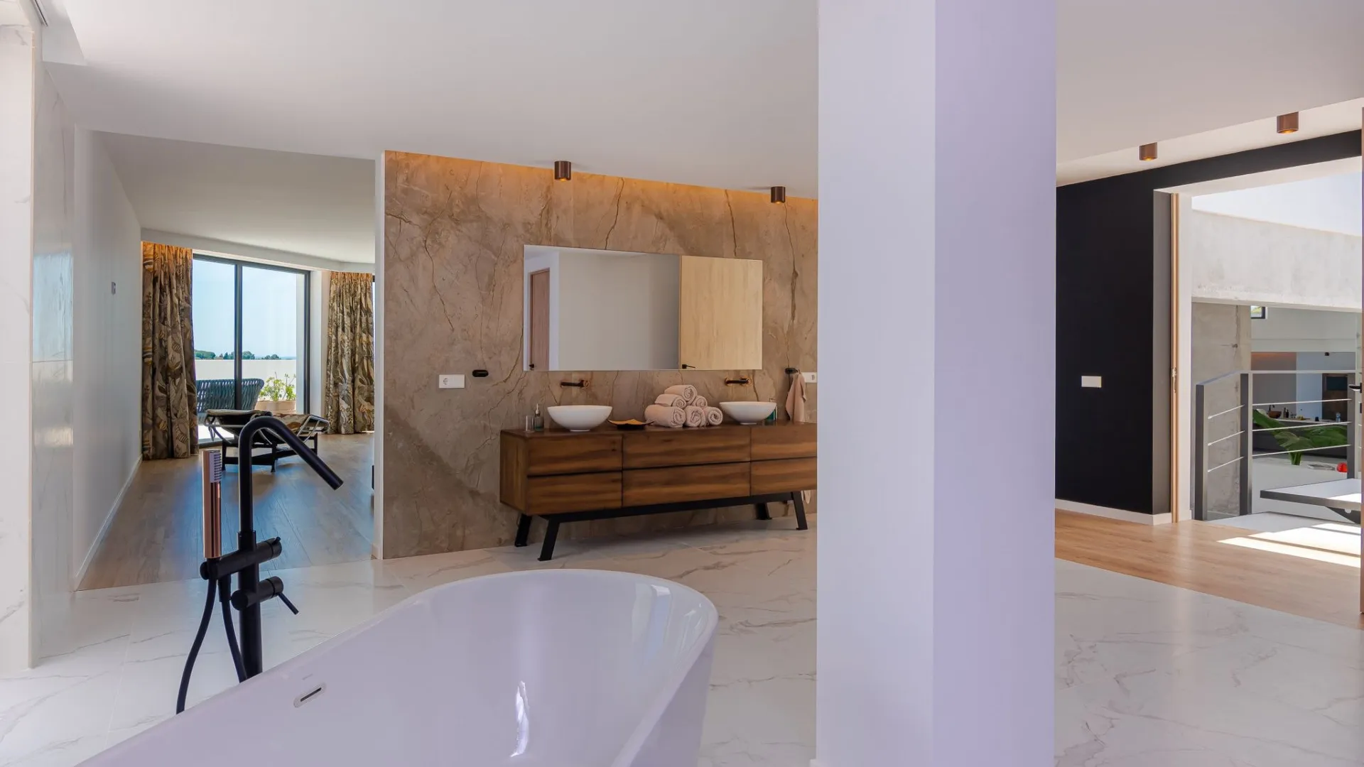 For sale Paraiso Alto villa with 6 bedrooms