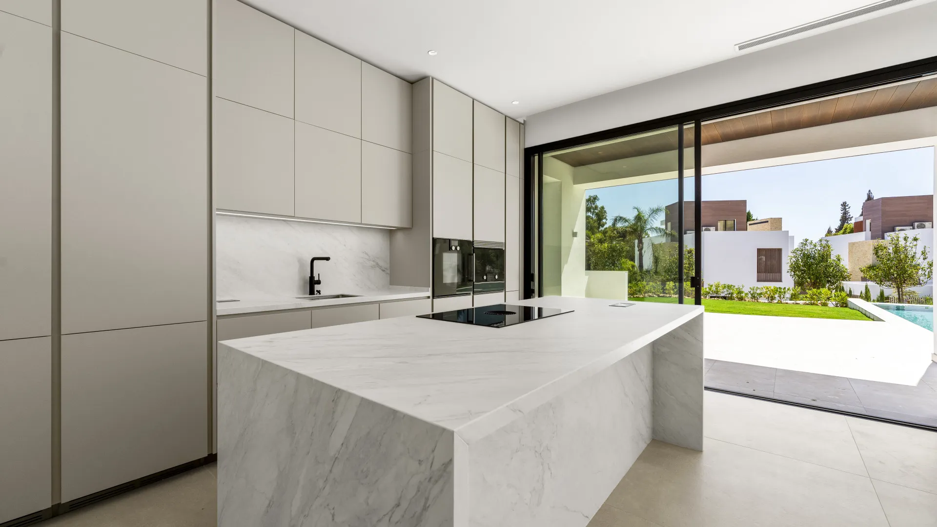 Villa for sale in Marbella Golden Mile