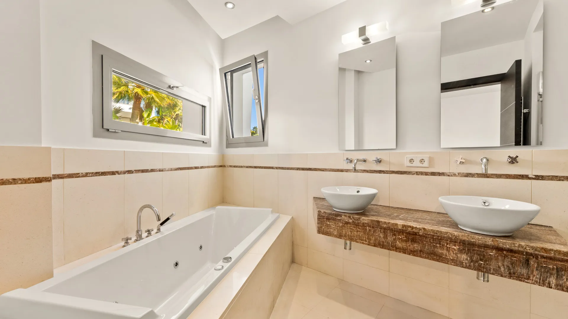 4 bedrooms Sierra Blanca town house for sale