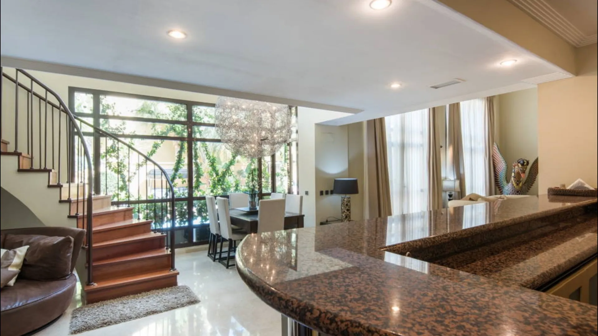 Bungalow for sale in Bahia de Banus with 3 bedrooms