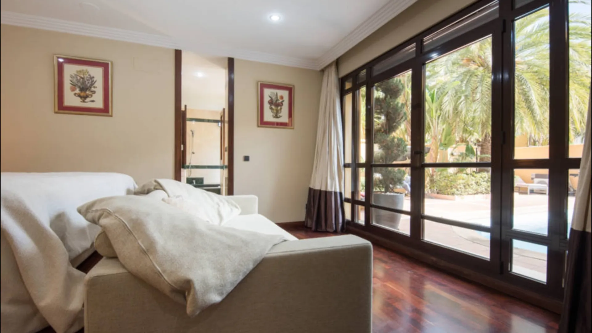 Bungalow for sale in Bahia de Banus with 3 bedrooms