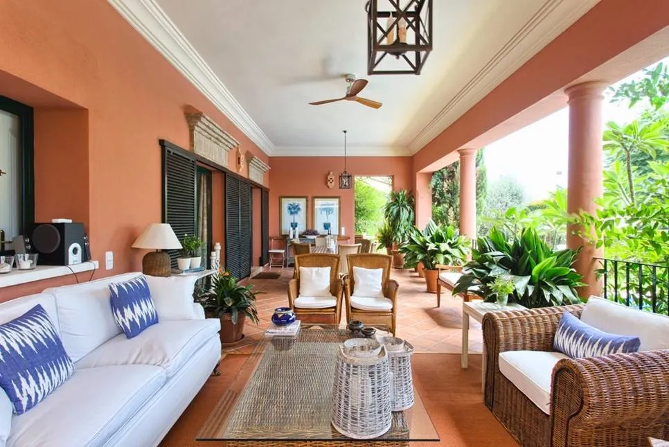 For sale villa with 5 bedrooms in Altos de Puente Romano