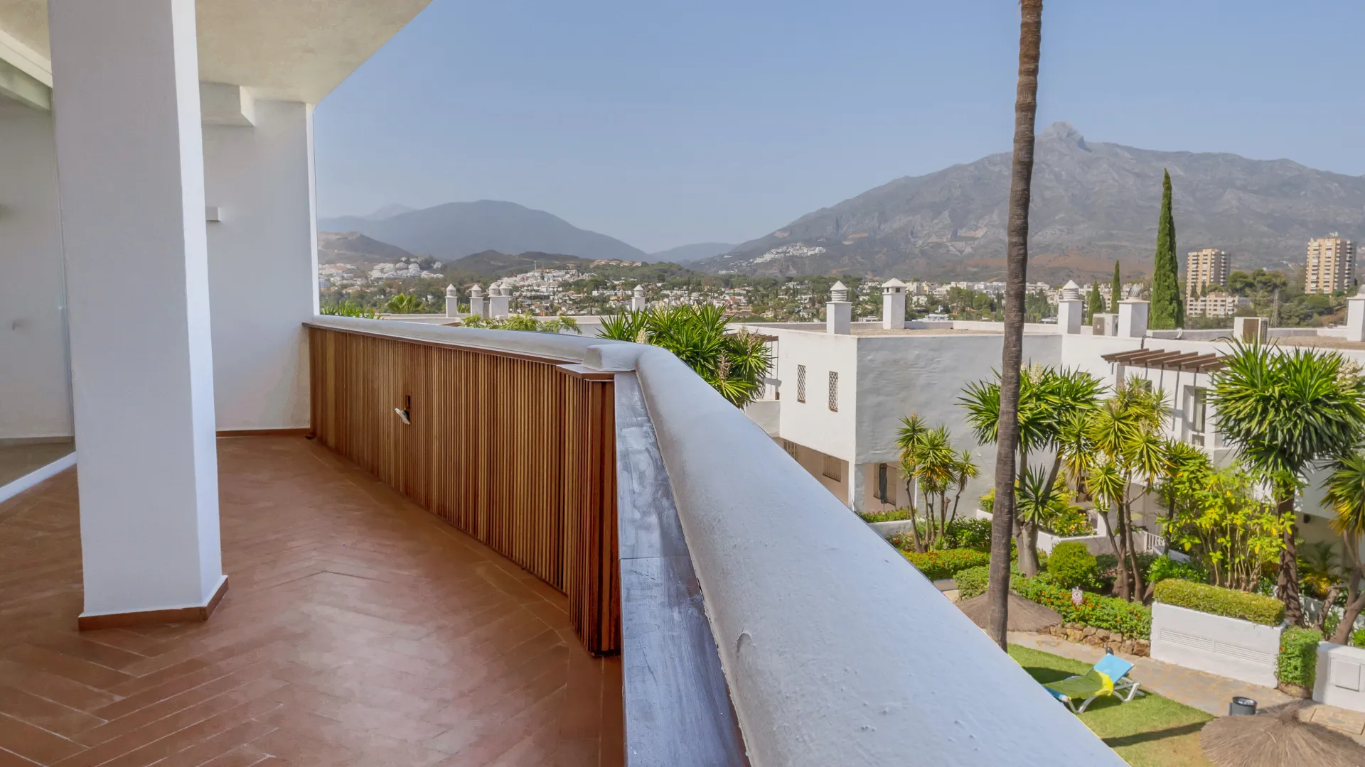 Buy Nueva Andalucia apartment