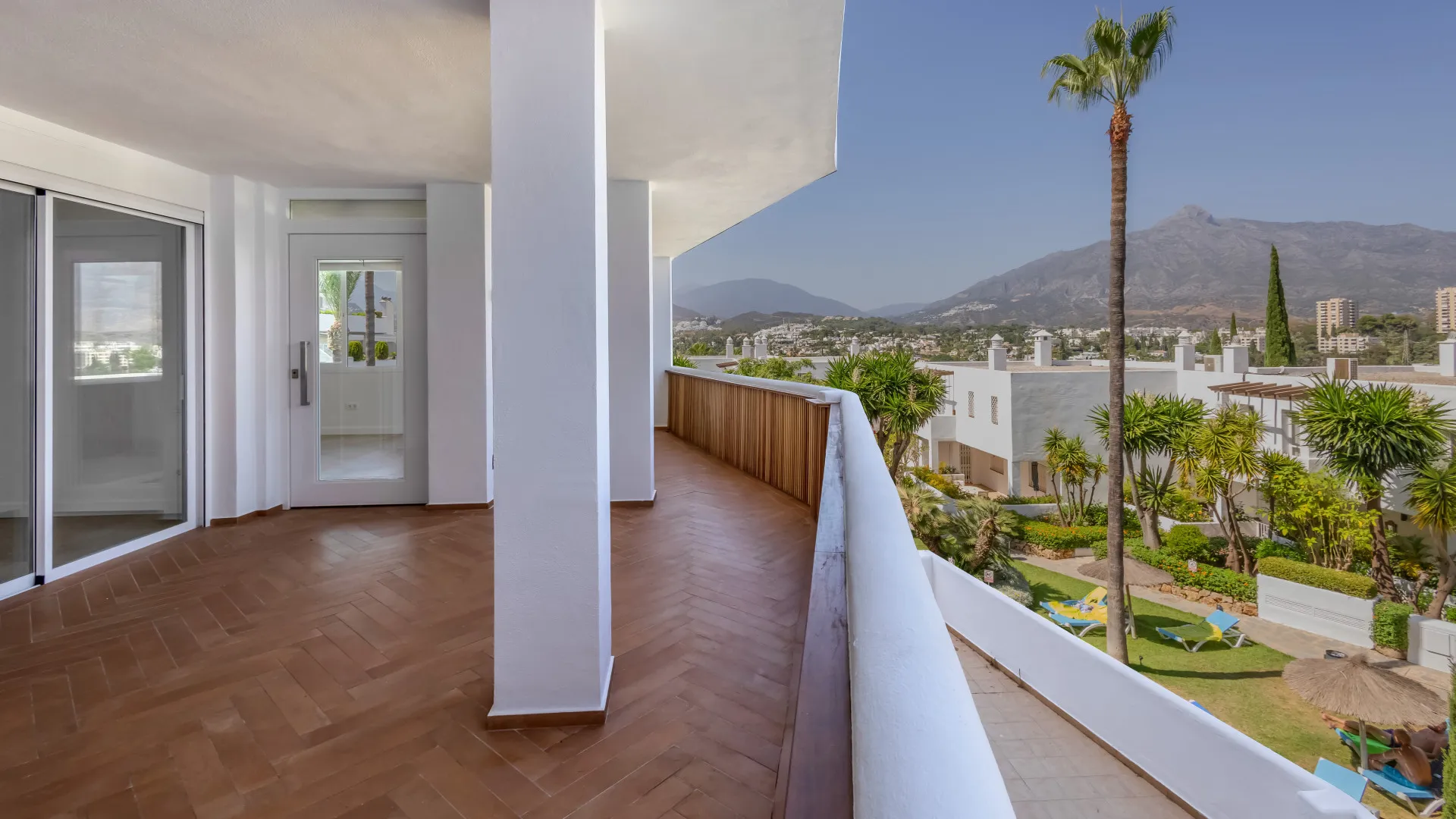 Buy Nueva Andalucia apartment