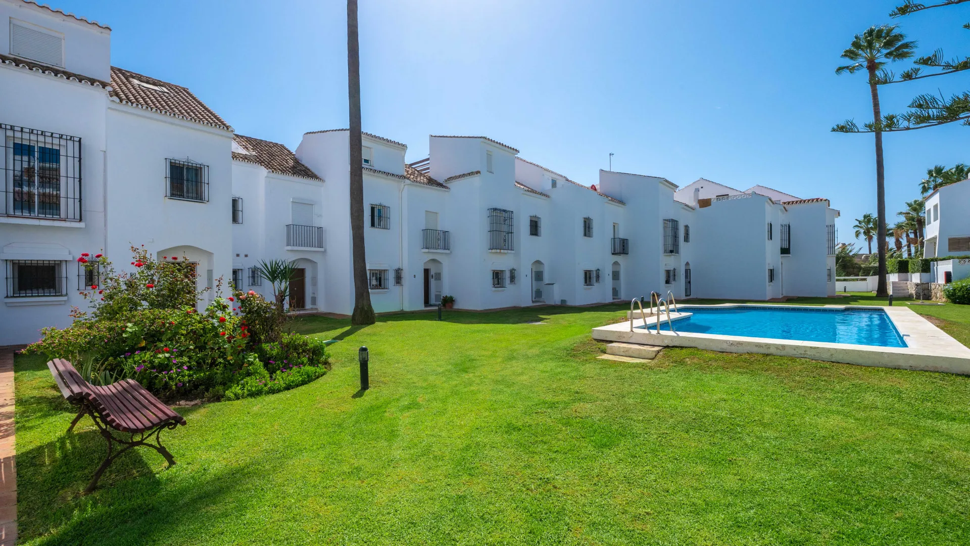 Comprar adosado en El Rosario de 4 dormitorios