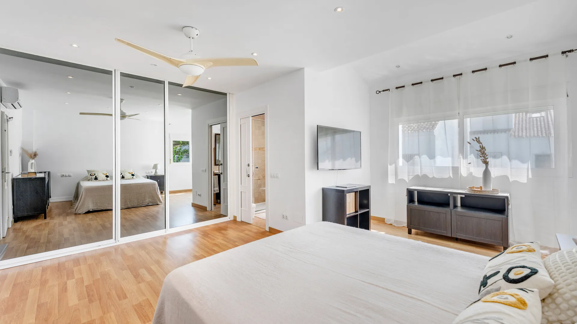 Comprar adosado en El Rosario de 4 dormitorios