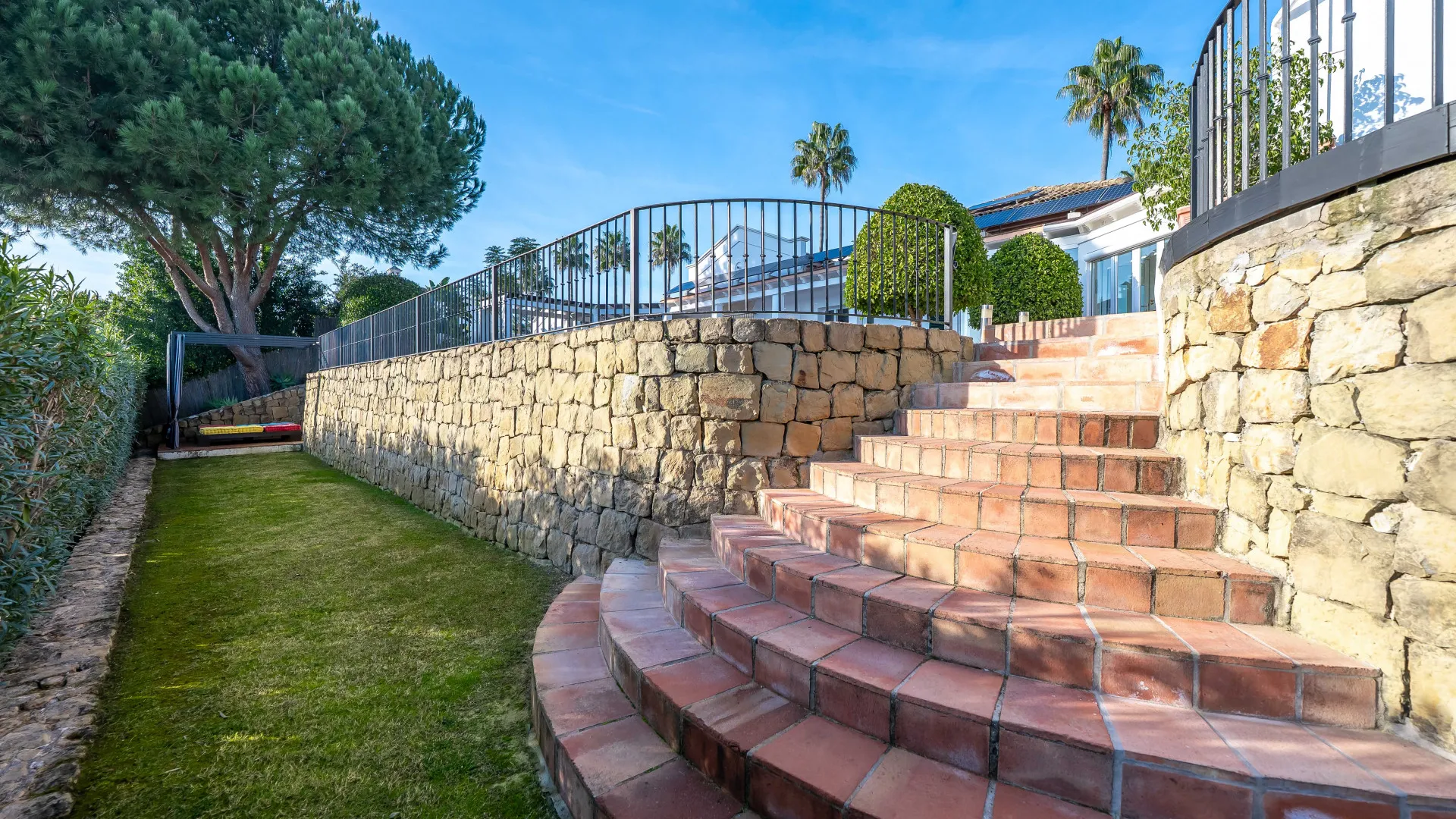 For sale villa with 6 bedrooms in Zona F