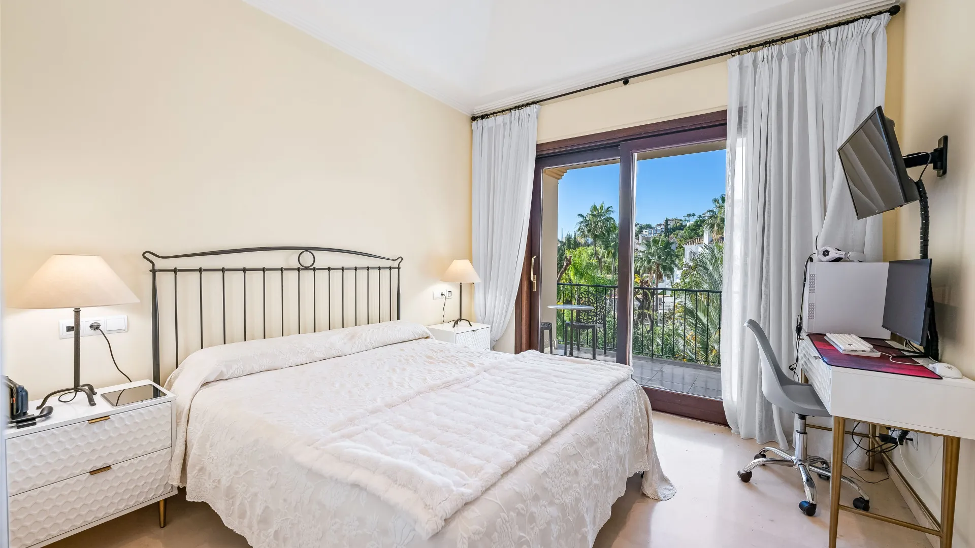 Se vende villa en Los Arqueros de 6 dormitorios