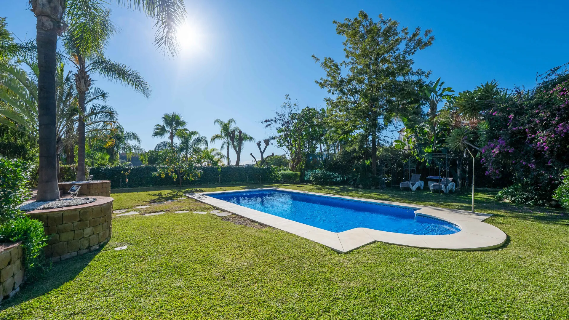 Se vende villa en Los Arqueros de 6 dormitorios