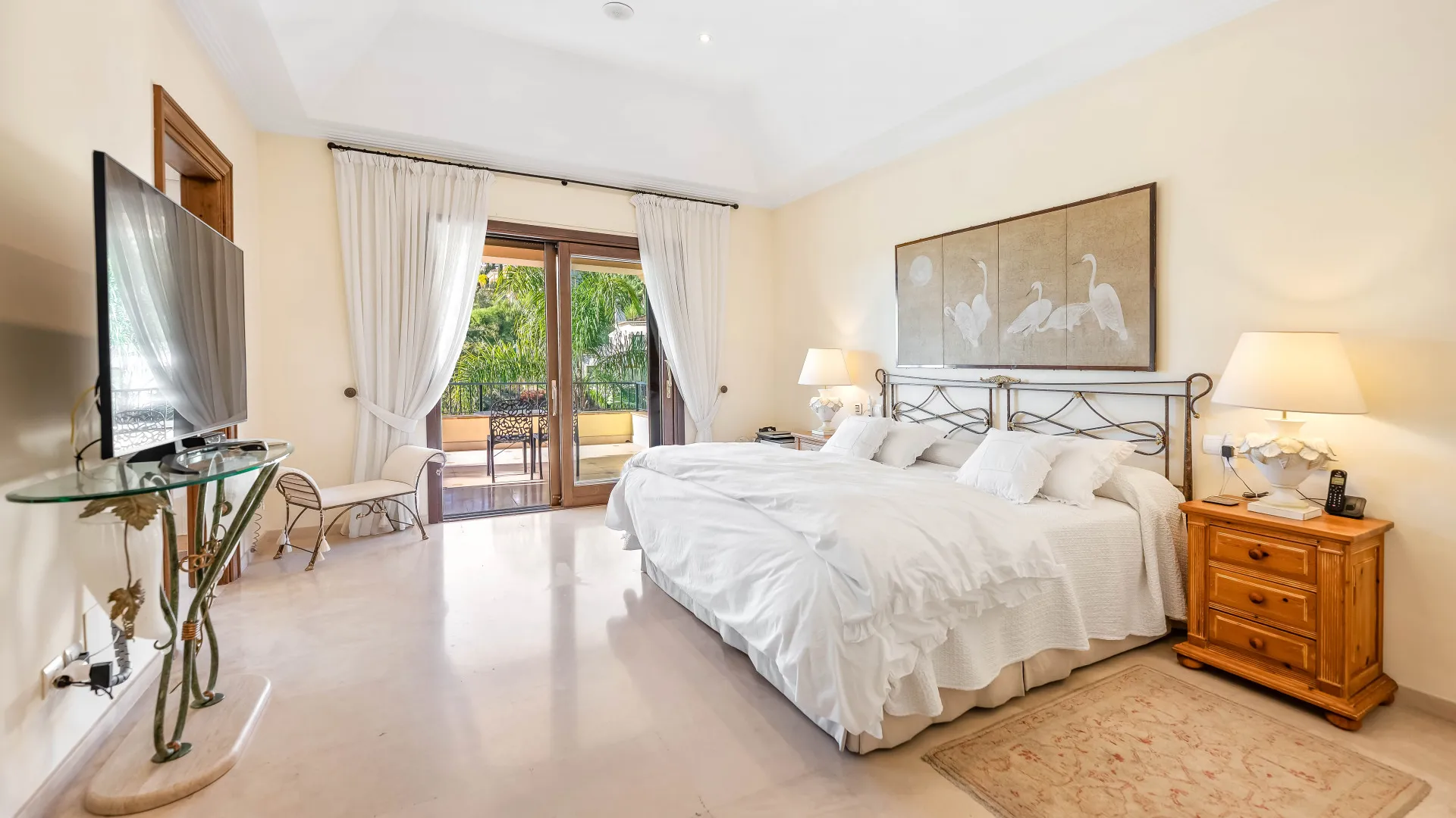 Se vende villa en Los Arqueros de 6 dormitorios