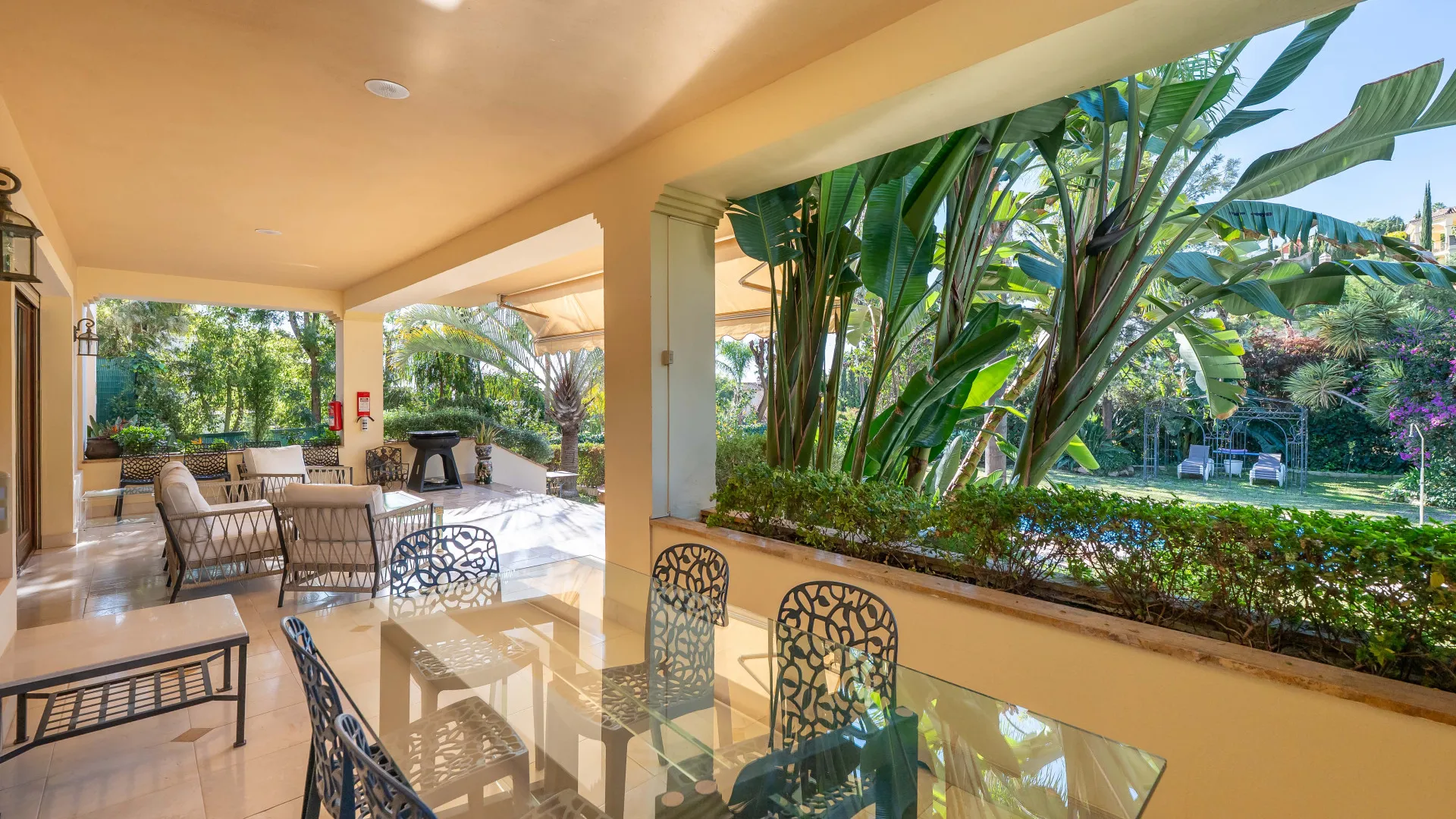 Se vende villa en Los Arqueros de 6 dormitorios